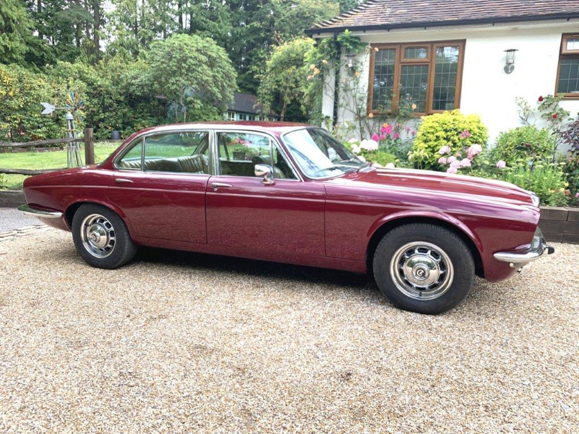 1974 Daimler Double Six 5.3 V12 LWB Auto - Image 2 of 3