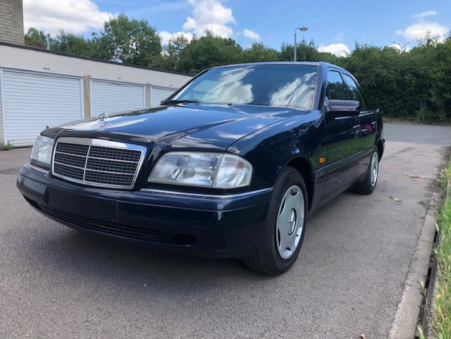 1993 Mercedes C220 Auto 13,836 miles from new - Image 4 of 8