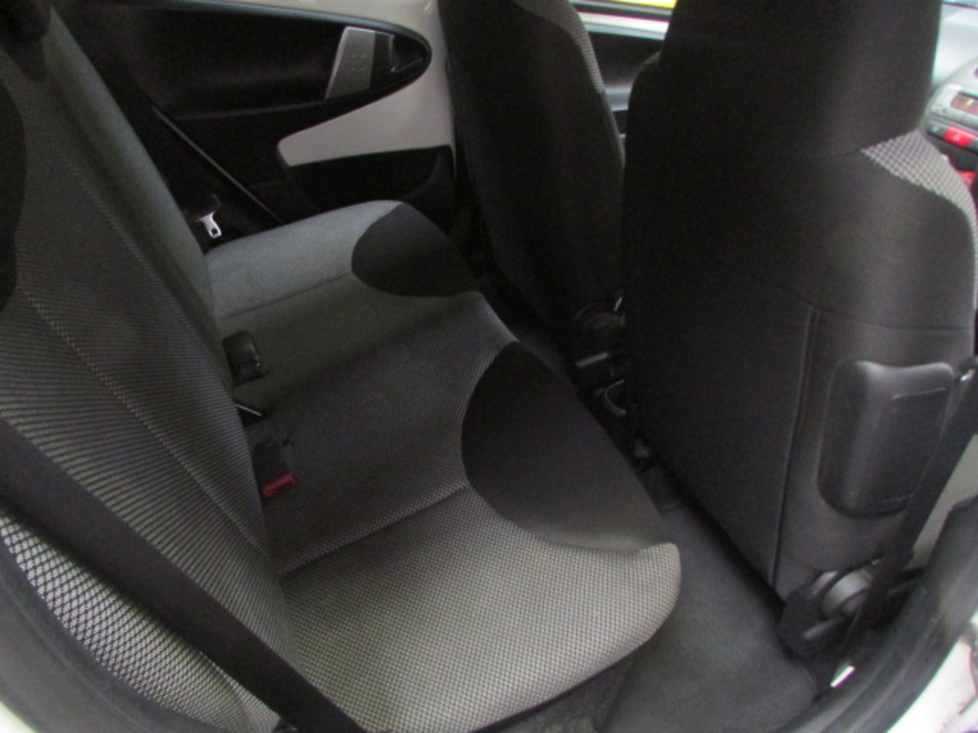 2012 Toyota Aygo VVT-I Fire AC - Image 5 of 12