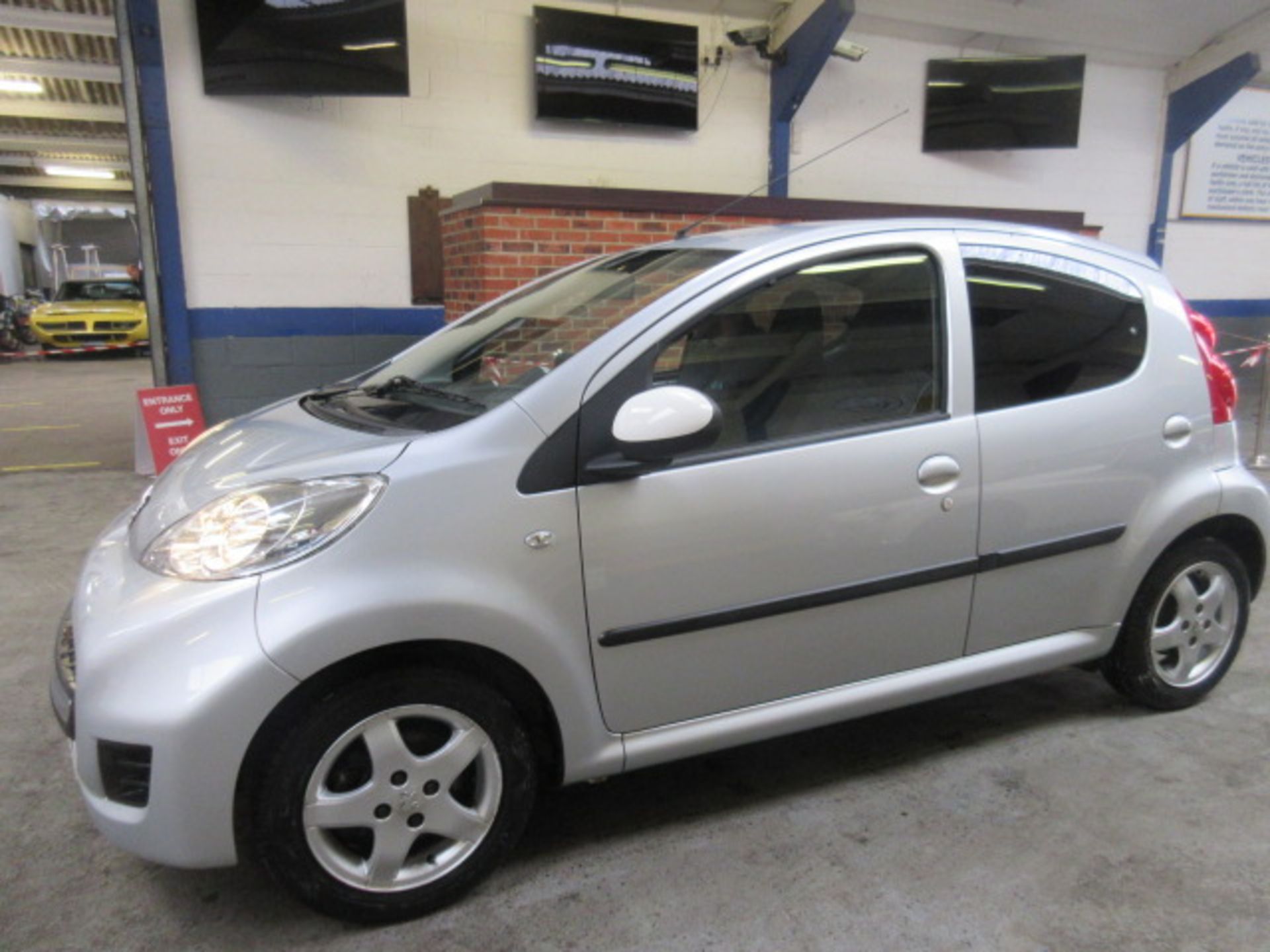 11 61 Peugeot 107 Sportium 5dr