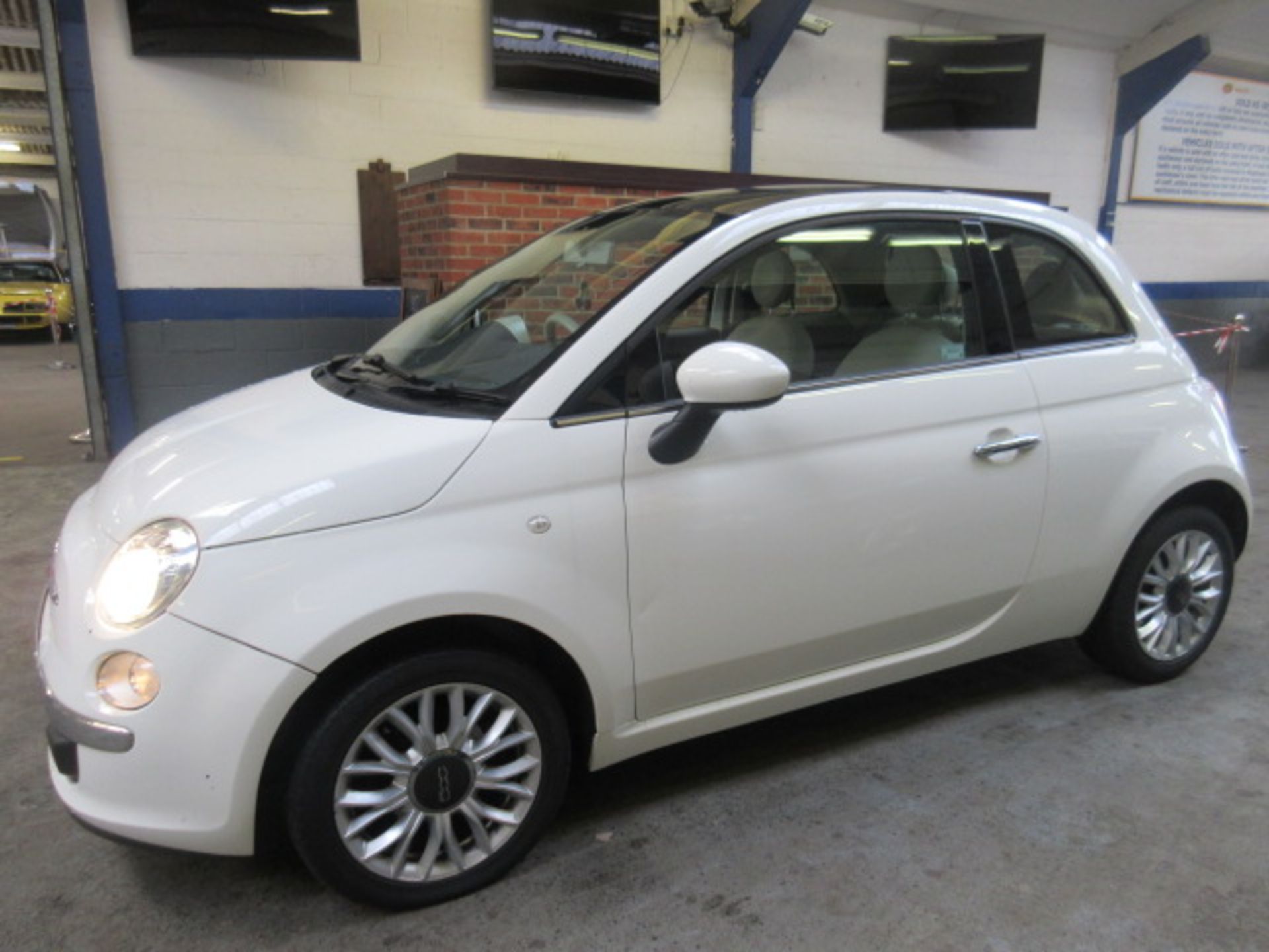 14 14 Fiat 500 Lounge