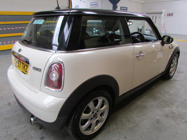 07 57 Mini Cooper - Image 2 of 8