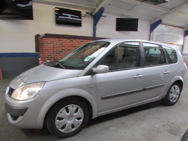 07 07 Renault Grand Scenic Exp