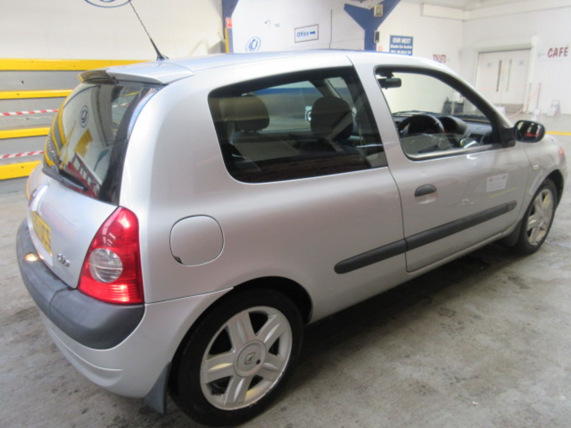 55 05 Renault Clio Dynamique - Image 4 of 11