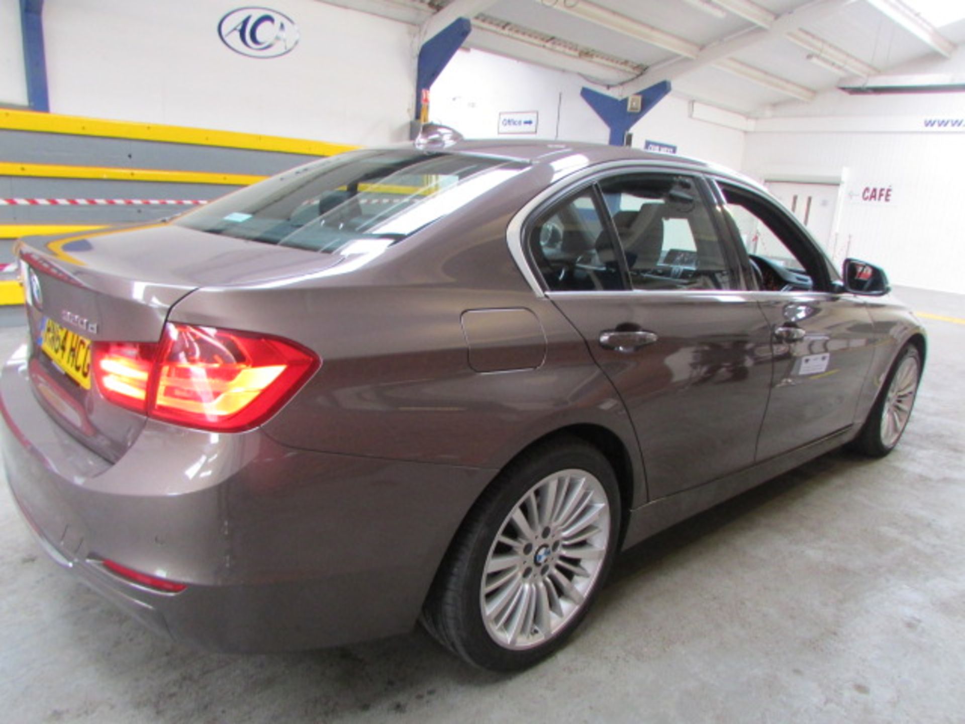 64 14 BMW 320D XDrive Luxury - Image 7 of 9