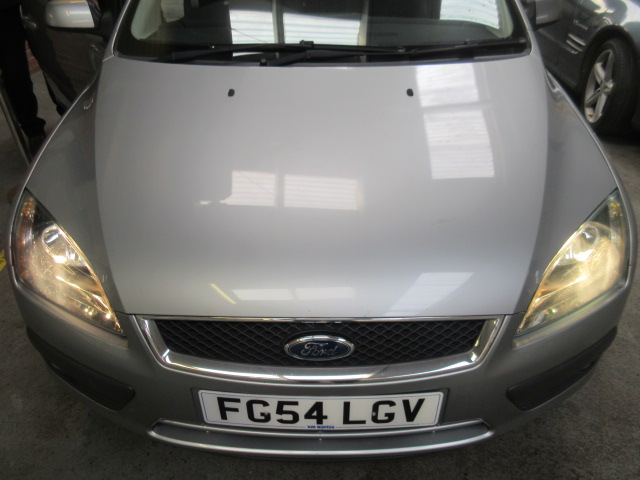 54 05 Ford Focus Zetec Climate TDCI - Image 4 of 11