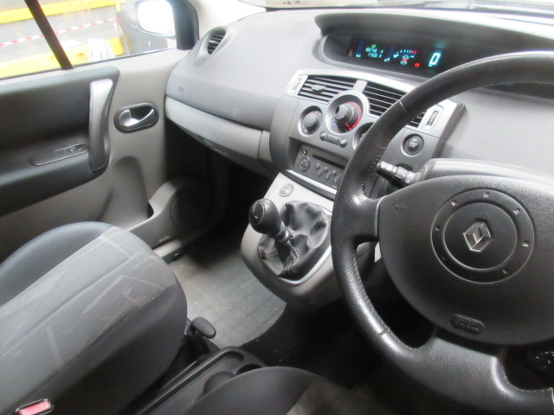 06 06 Renault Scenic Dynamique - Image 8 of 9