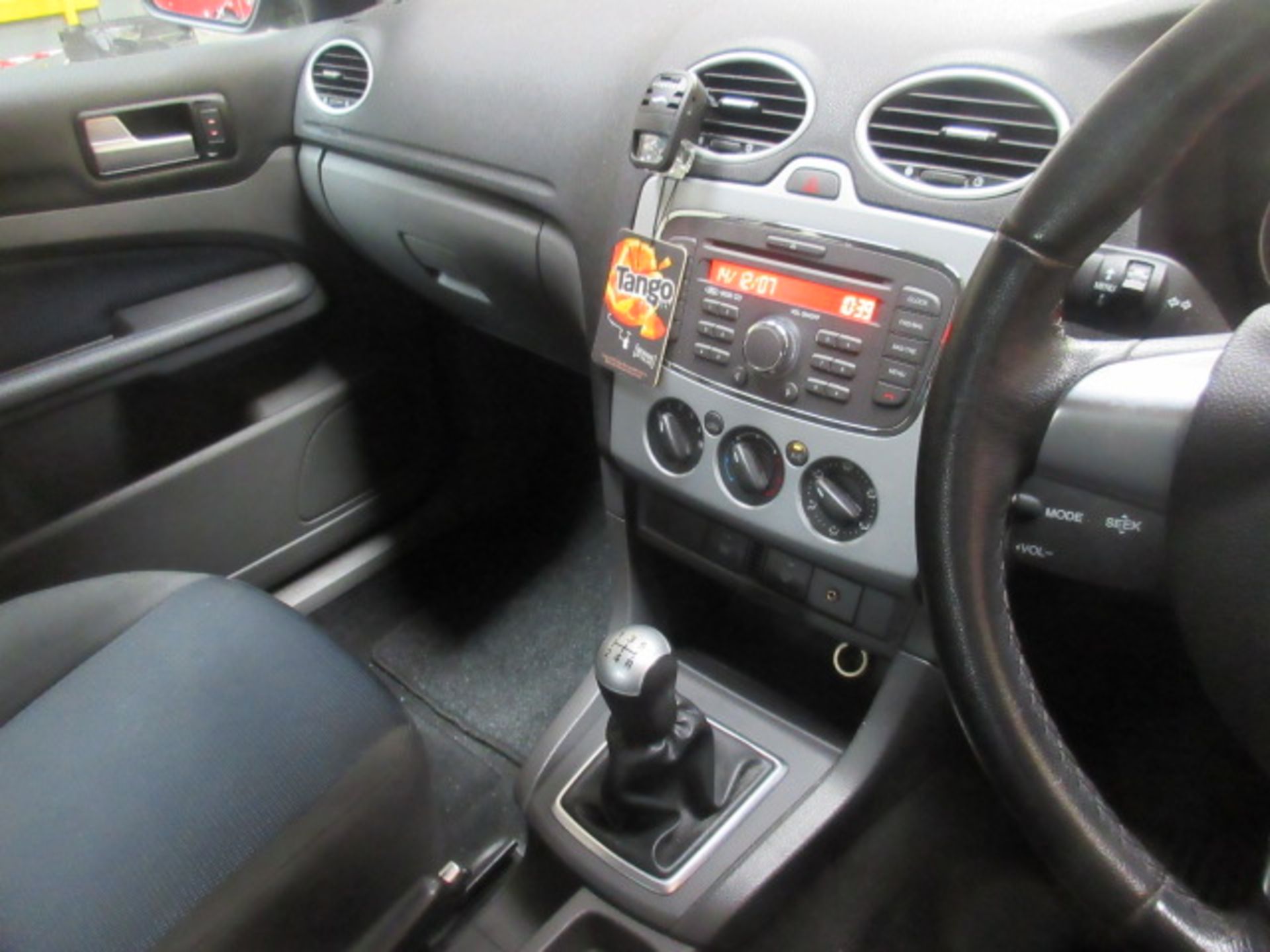 07 07 Ford Focus Zetec Climate 116 - Image 6 of 7