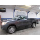 15 15 Toyota Hilux Active D-4D 4X4