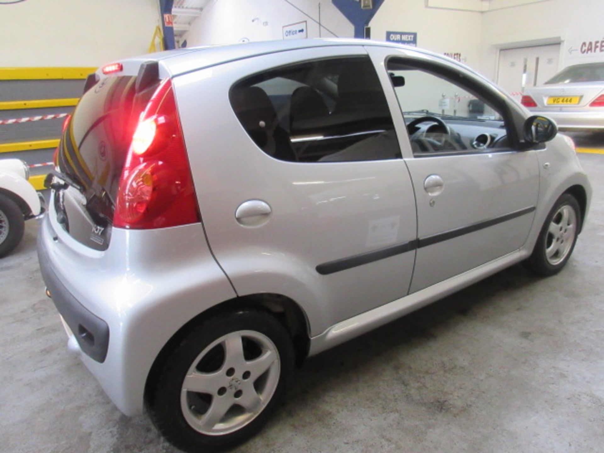 11 61 Peugeot 107 Sportium 5dr - Image 3 of 10