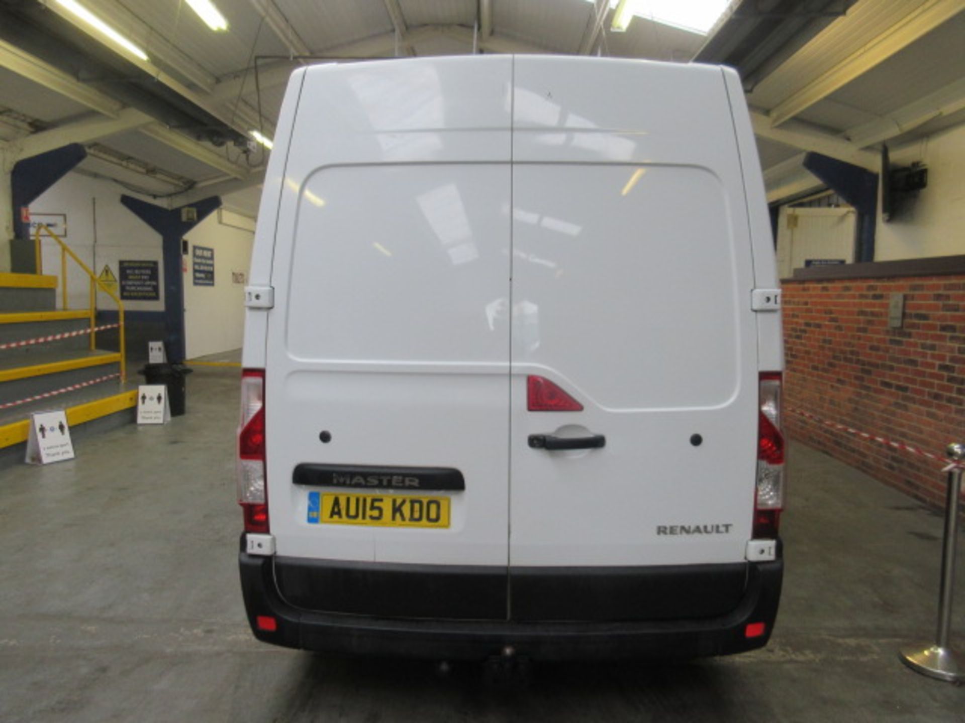 15 15 Renault Master Panel Van - Image 8 of 8