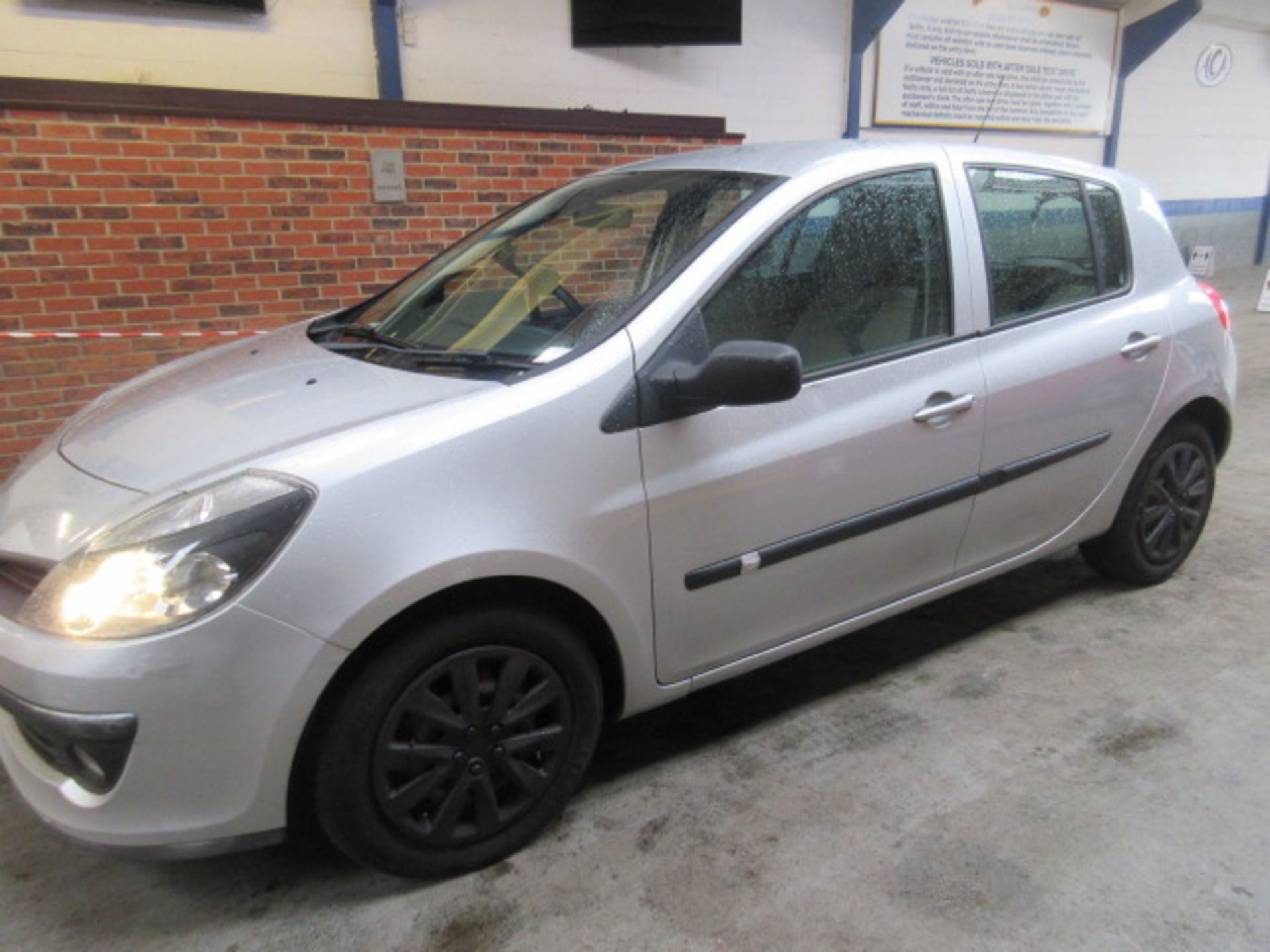 07 07 Renault Clio Expression Auto