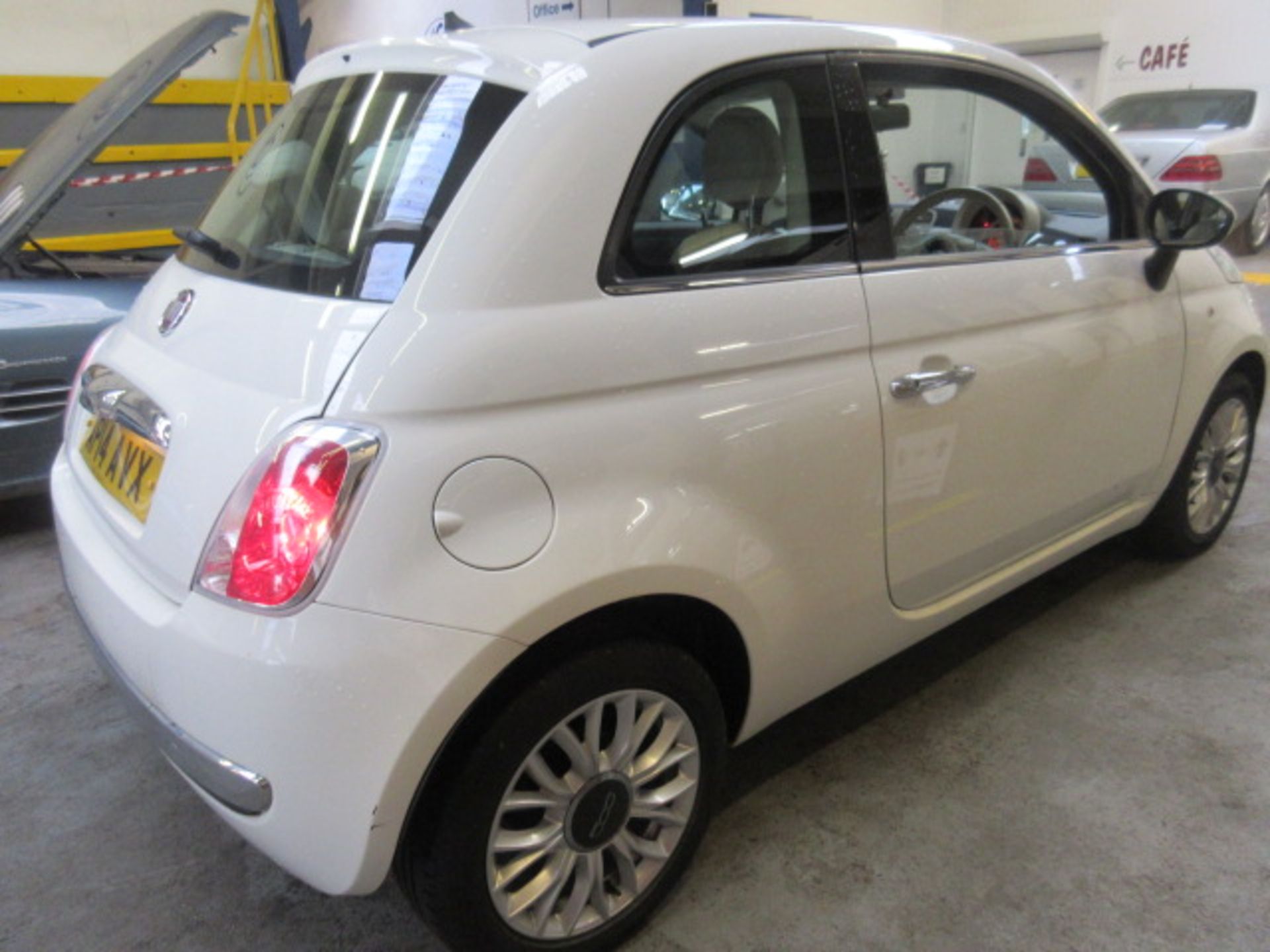 14 14 Fiat 500 Lounge - Image 3 of 12