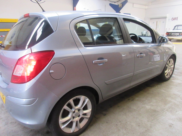 56 06 Vauxhall Corsa SXI A/C - Image 4 of 12