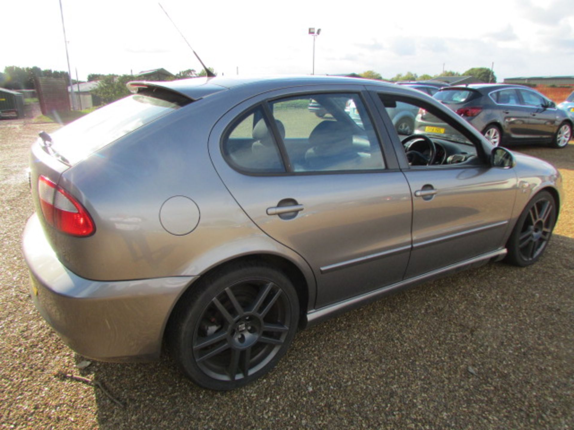 05 05 Seat Leon Cupra R - Image 2 of 12