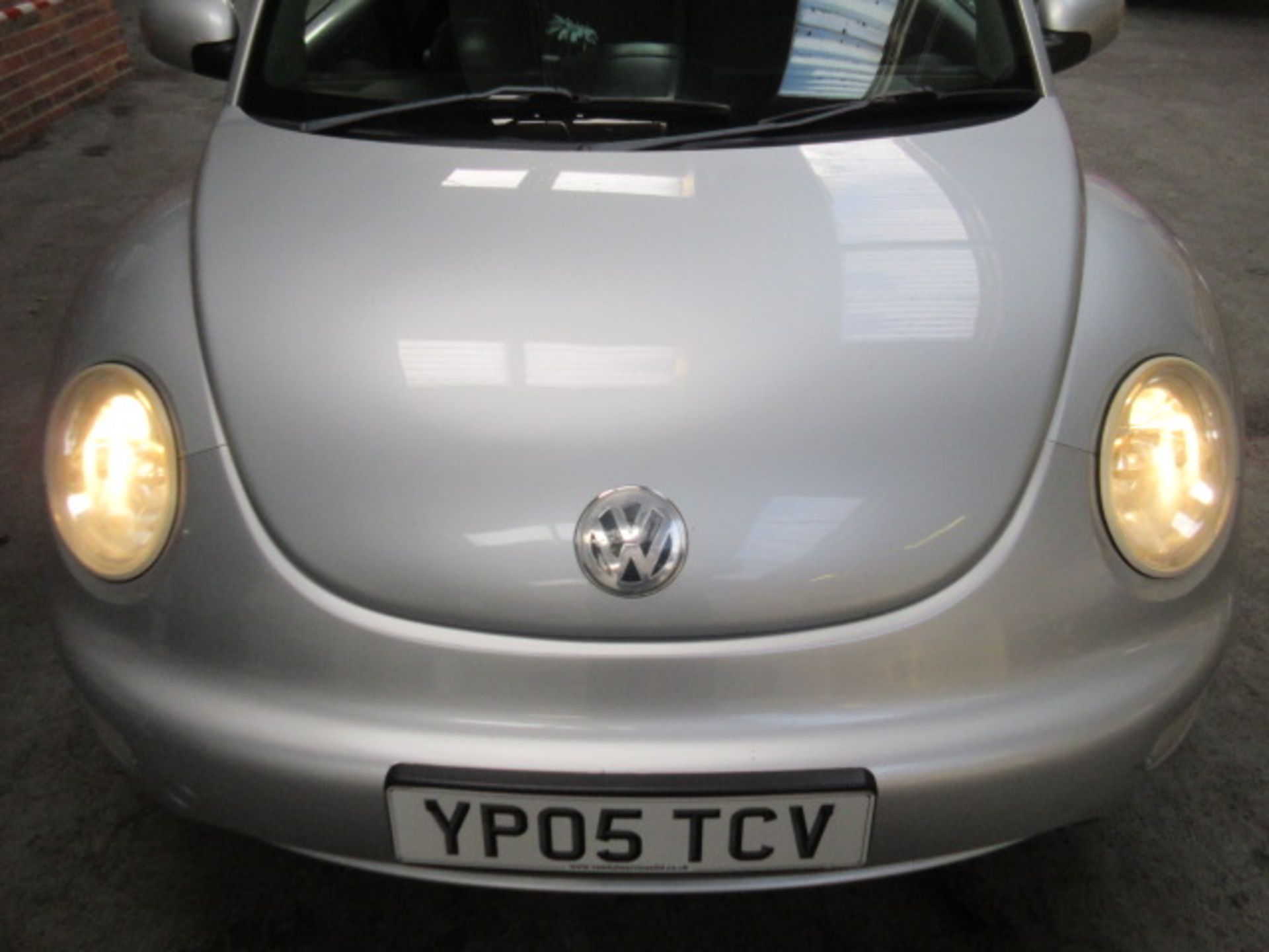 05 05 VW Beetle Cabriolet - Image 2 of 11