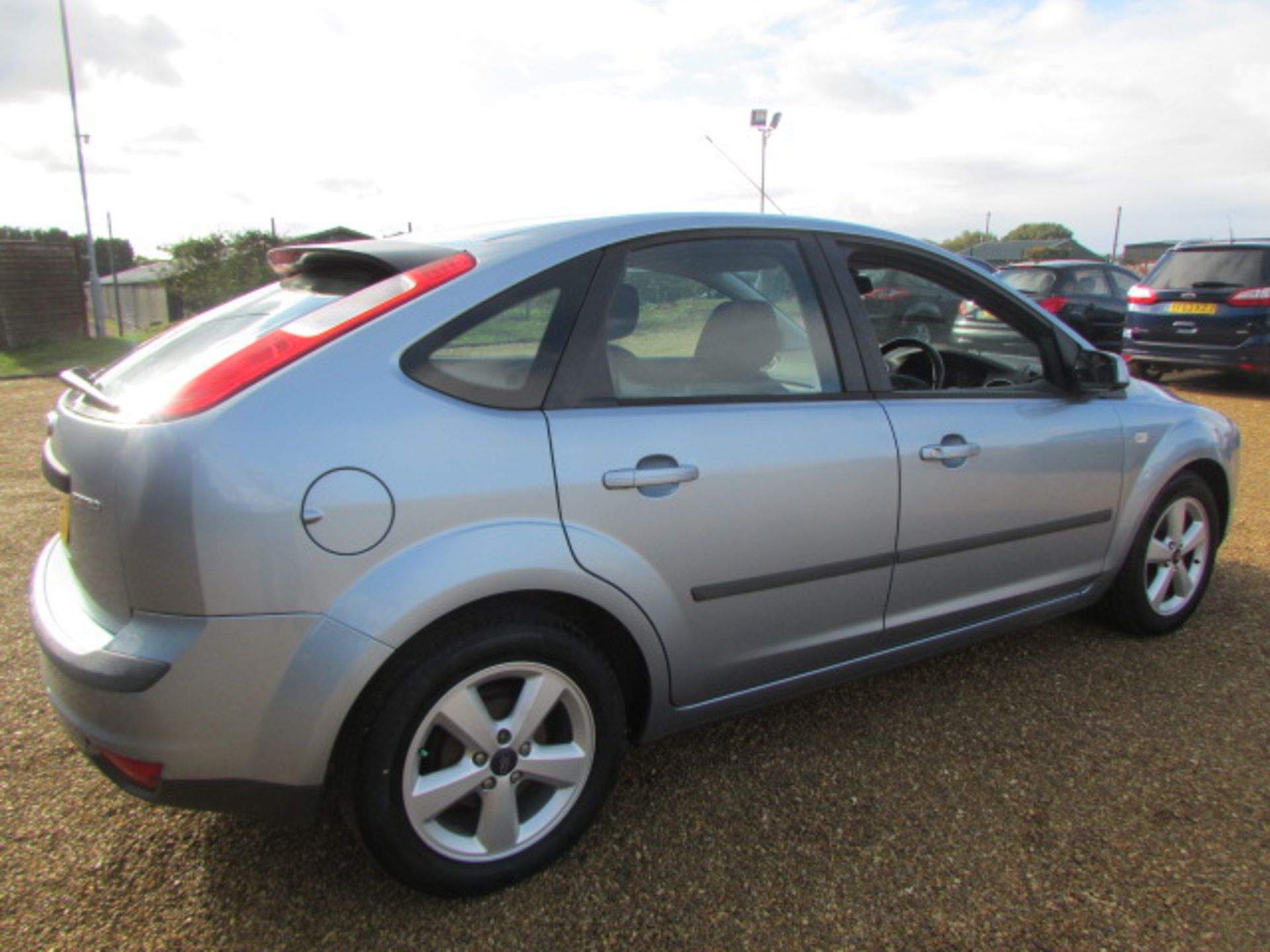 07 07 Ford Focus Zetec Climate - Image 4 of 11