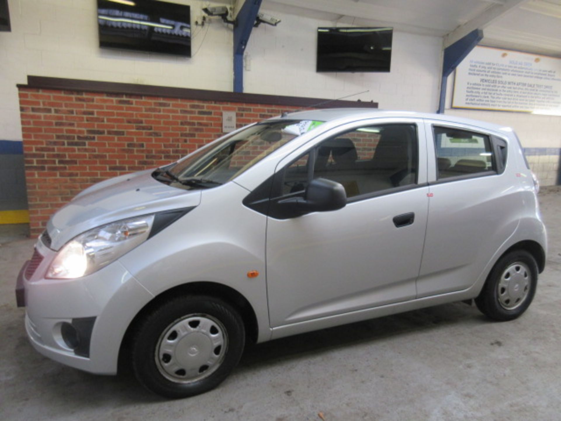 10 10 Chevrolet Spark Plus