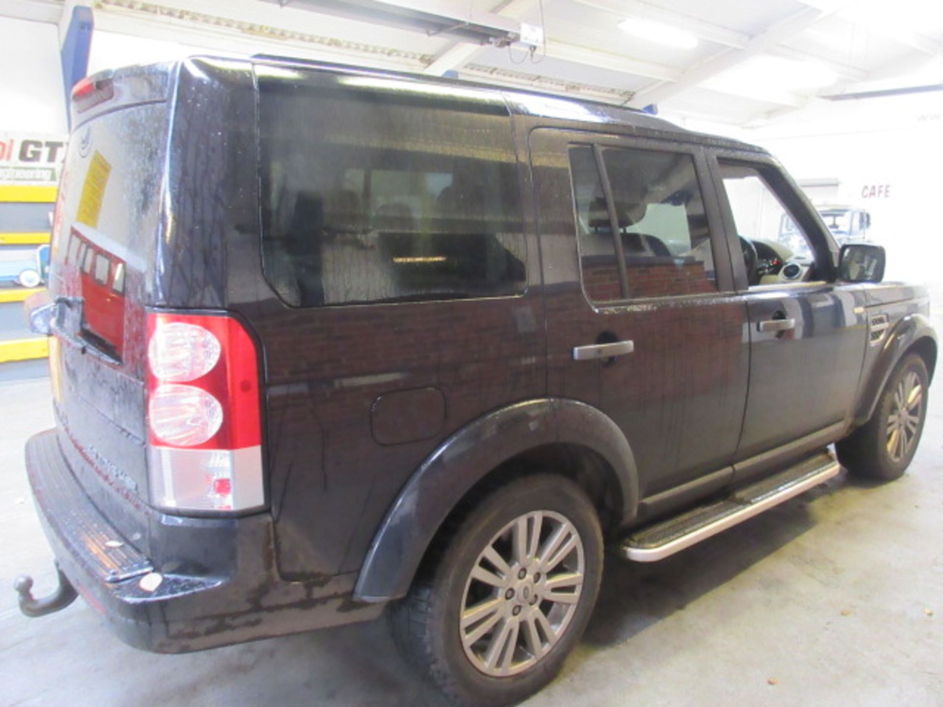 10 10 L/Rover Discovery 4 TDV6 HSE - Image 2 of 13