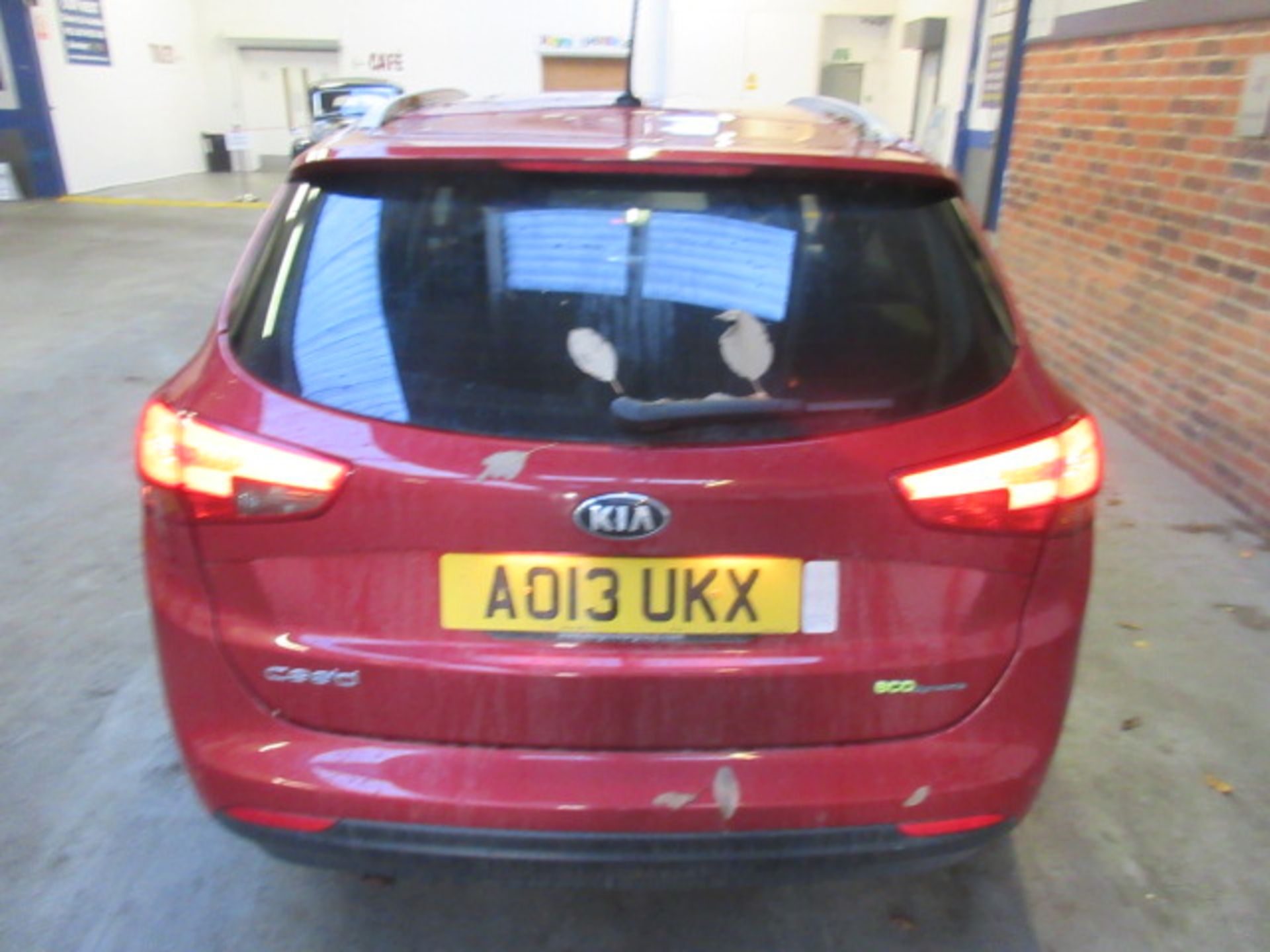 13 13 Kia Ceed 3 Eco CRDI - Image 2 of 10