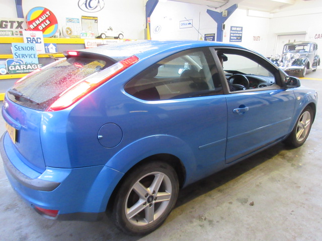 54 05 Ford Focus Titanium T - Image 3 of 5