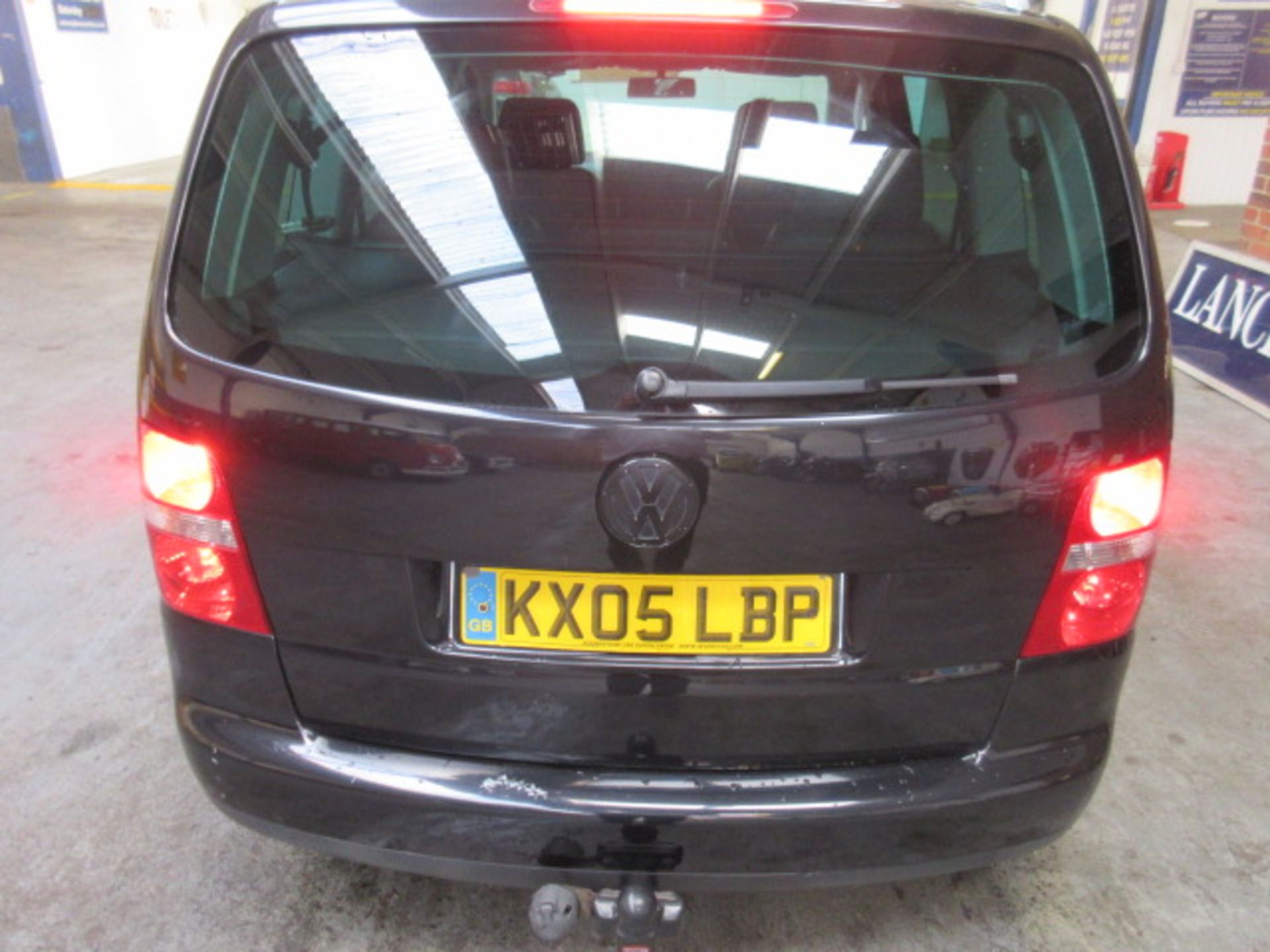 05 05 VW Touran Sport TDi - Image 2 of 12