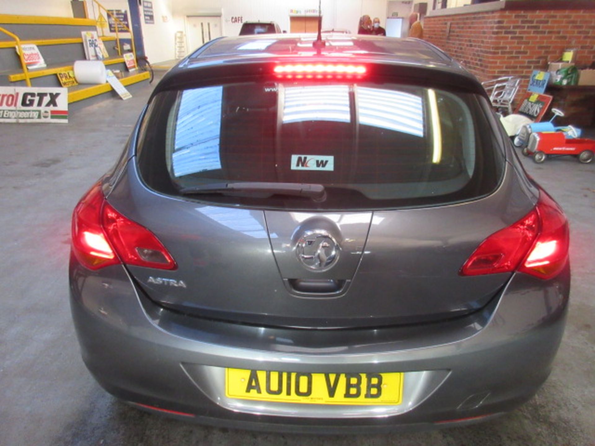 10 10 Vauxhall Astra Excl - Image 2 of 4