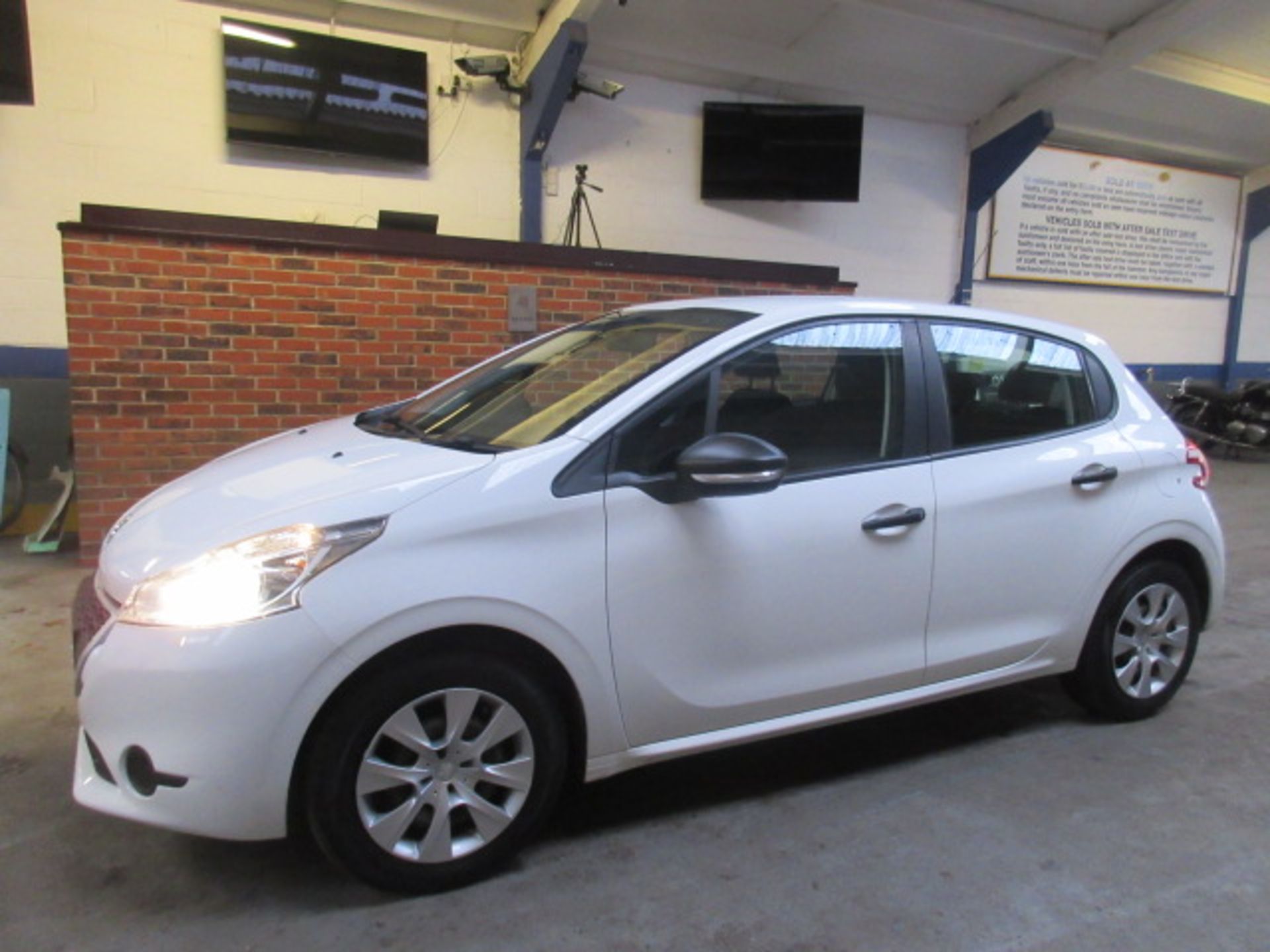 13 13 Peugeot 208 Access