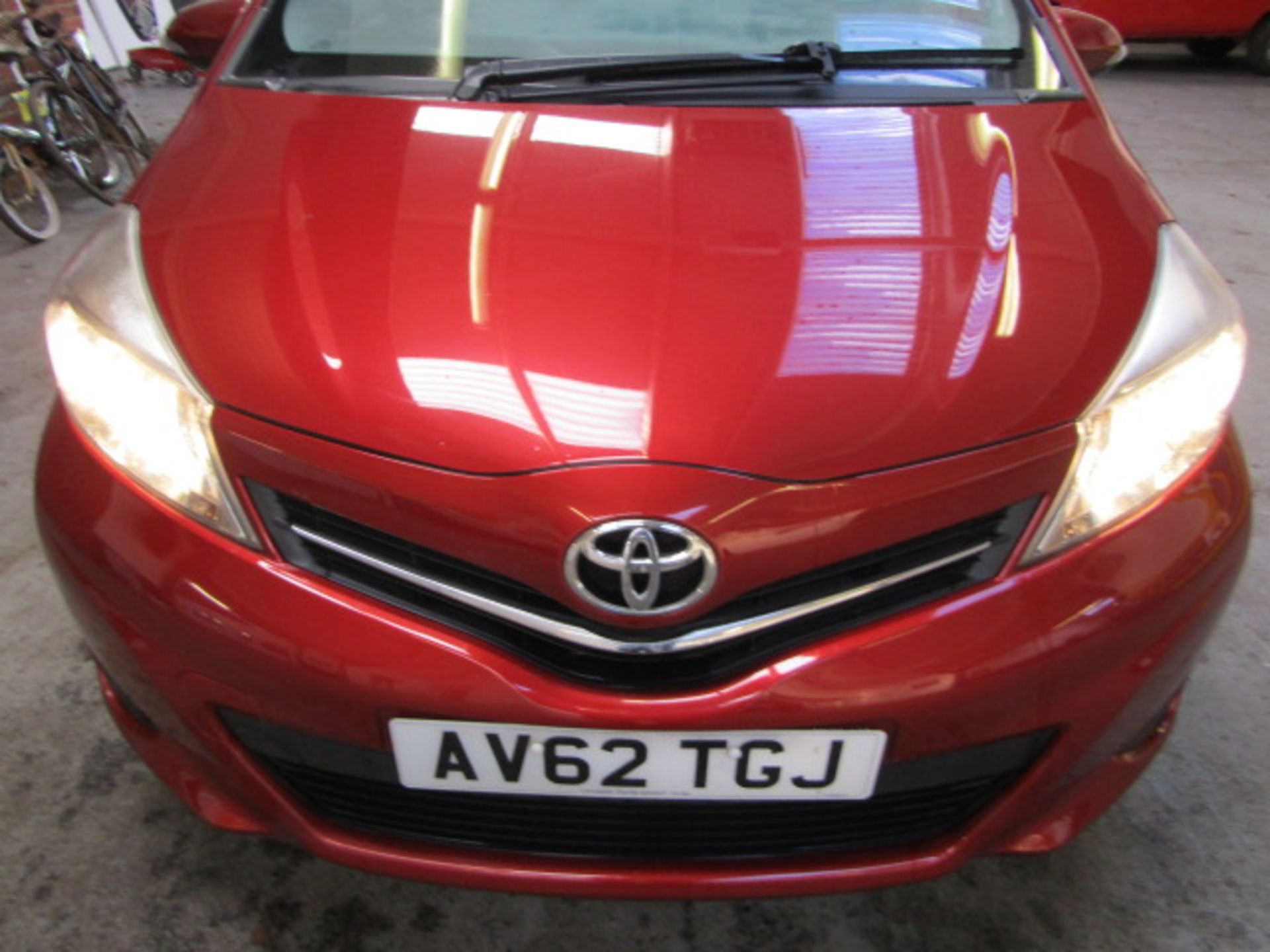 12 62 Toyota Yaris TR VVT 5dr - Image 2 of 17