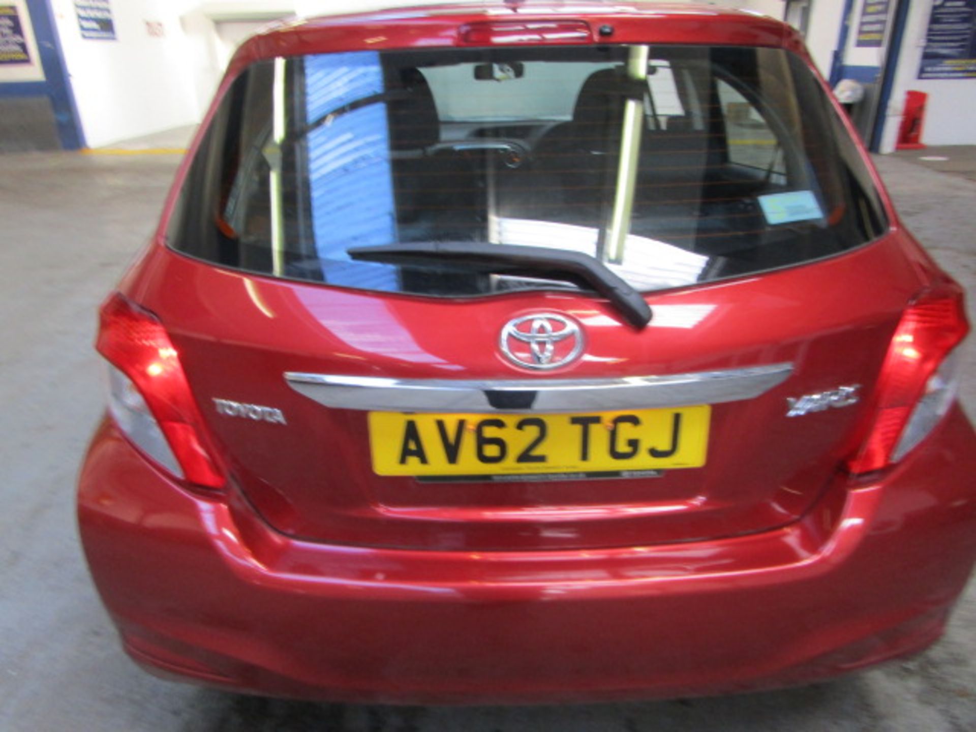 12 62 Toyota Yaris TR VVT 5dr - Image 5 of 17