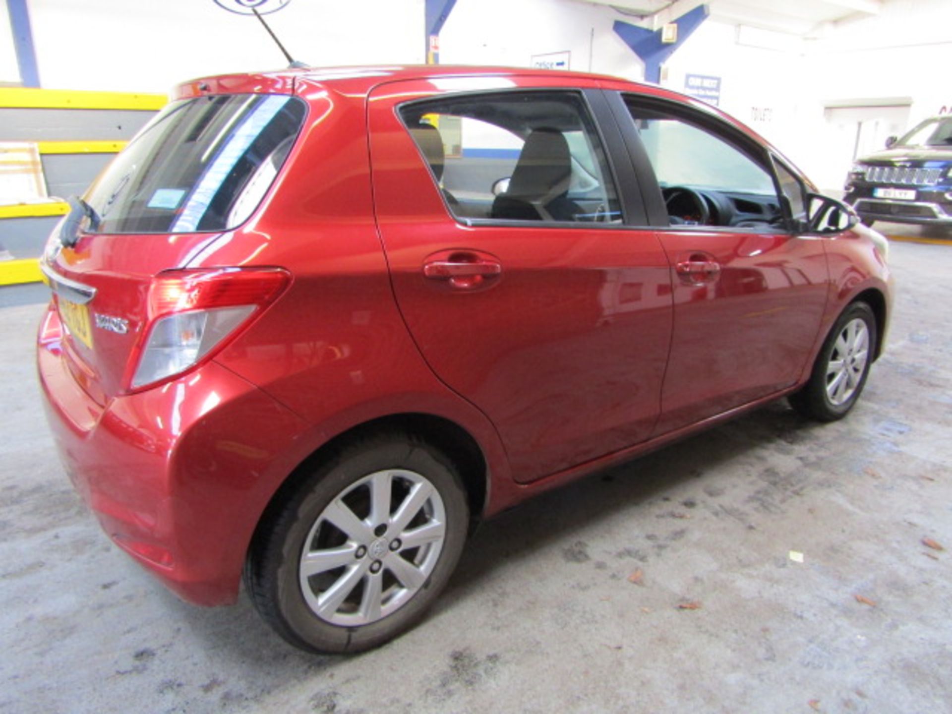 12 62 Toyota Yaris TR VVT 5dr - Image 4 of 17