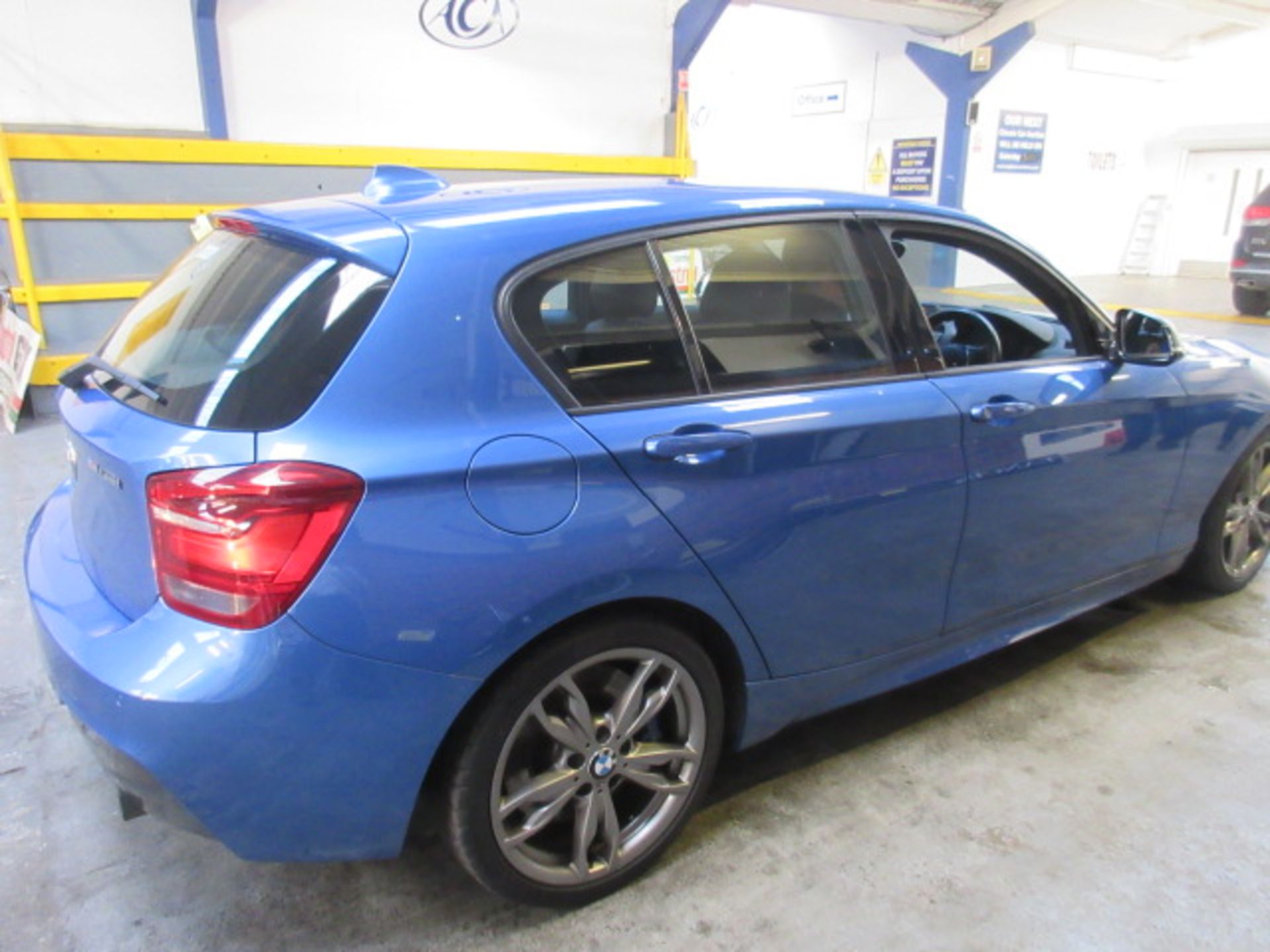 12 62 BMW M135i 5dr - Image 2 of 9