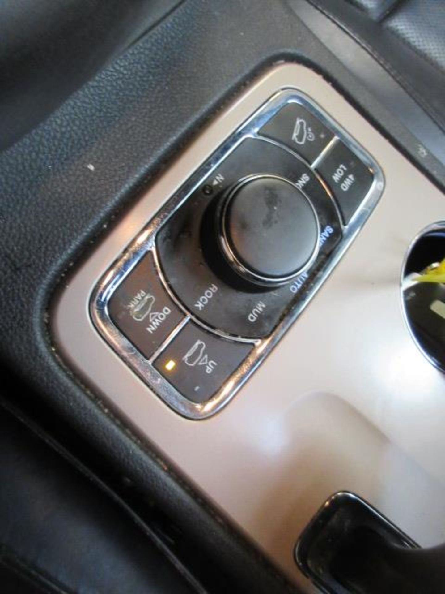 15 15 Jeep Grand Cherokee Summit CRD - Image 20 of 33