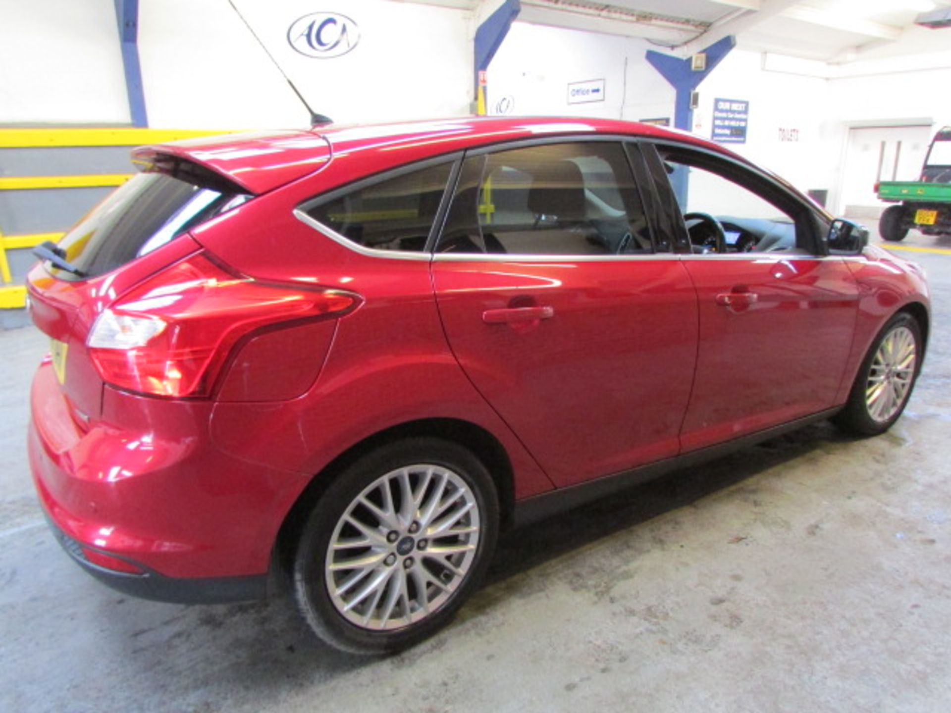 14 14 Ford Focus Zetec Navigator T - Image 3 of 15