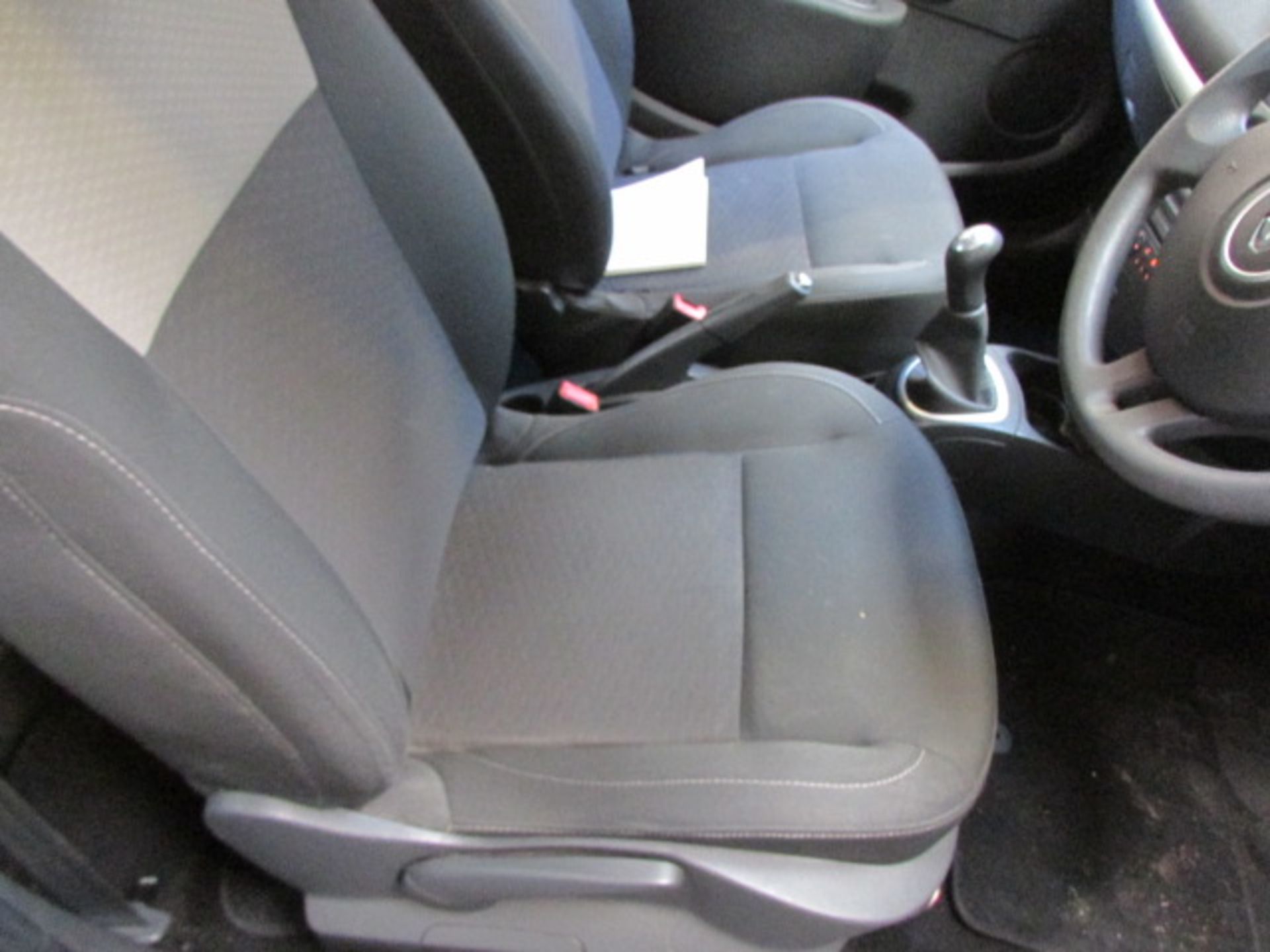 10 10 Renault Clio I-Music DCI - Image 14 of 15