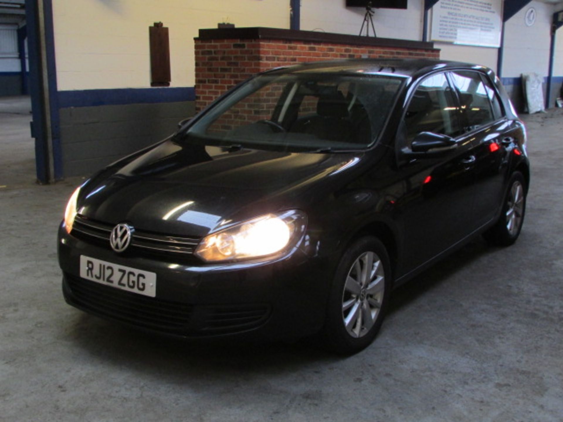 12 12 VW Golf Match TDI B-Tech DSG - Image 2 of 15