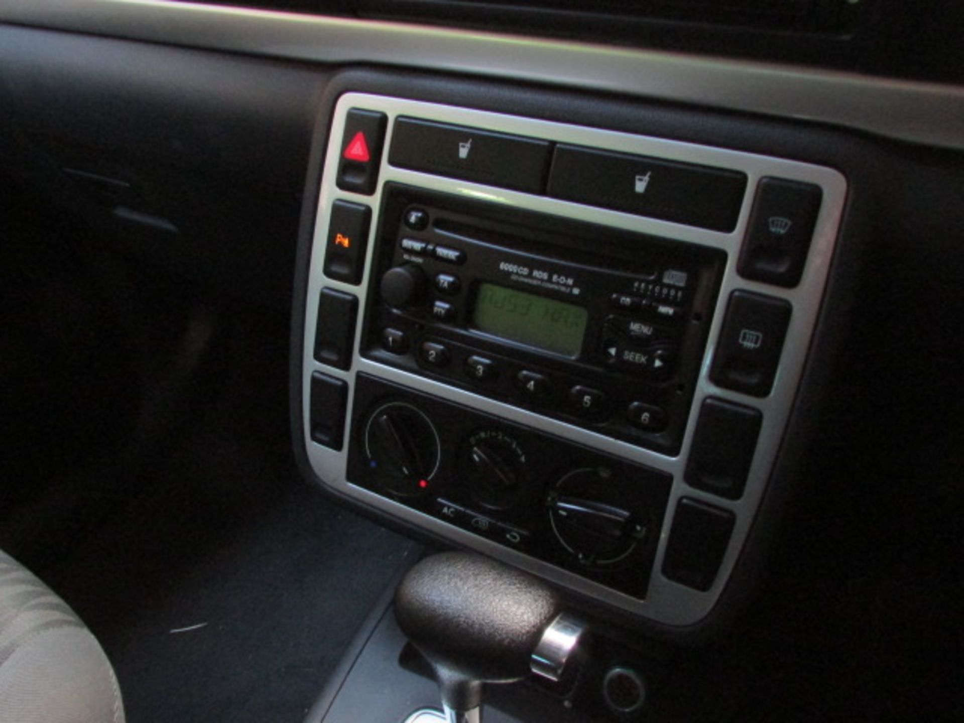 53 03 Ford Galaxy Zetec TDI Auto - Image 7 of 10