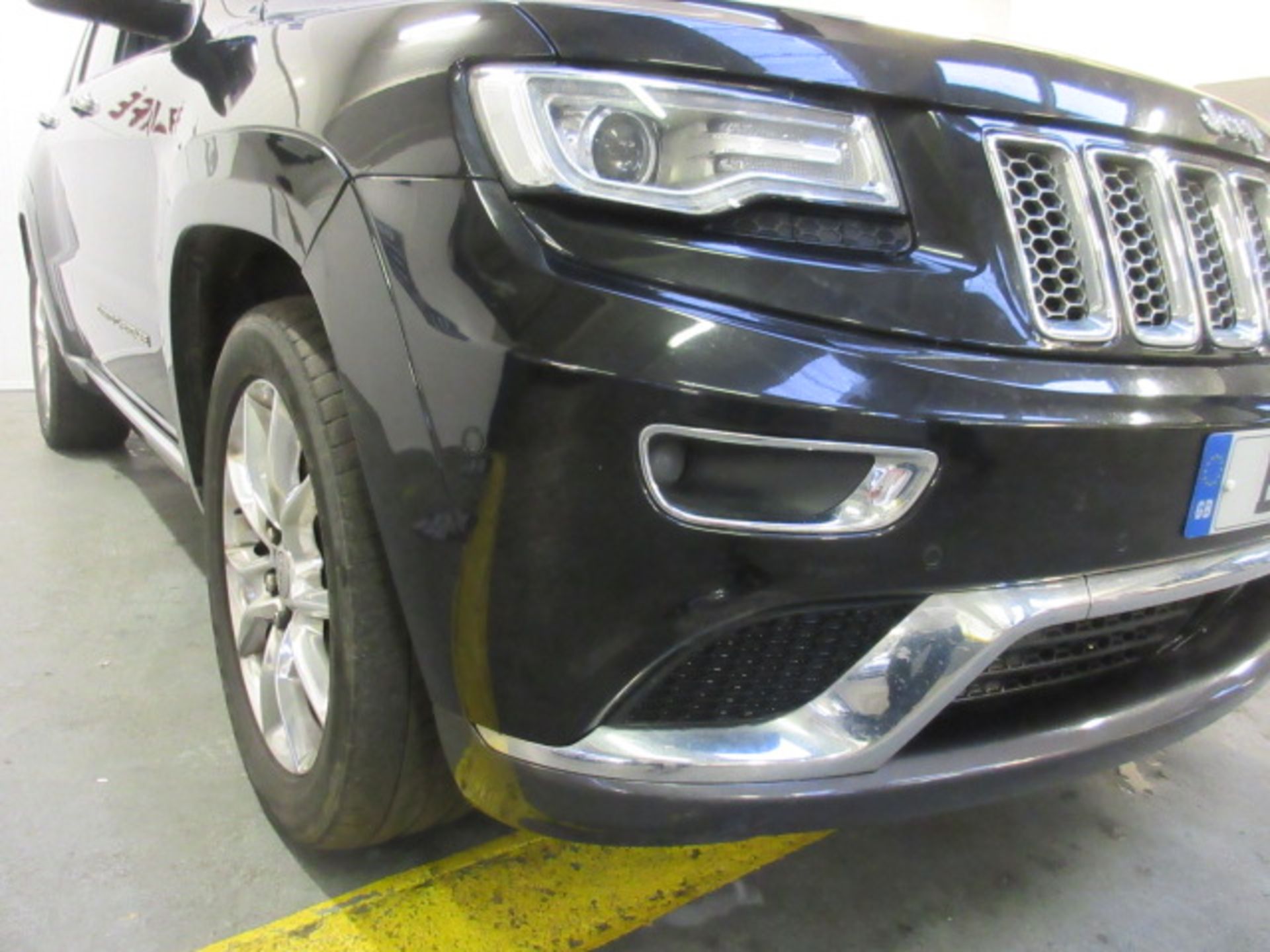 15 15 Jeep Grand Cherokee Summit CRD - Image 28 of 33