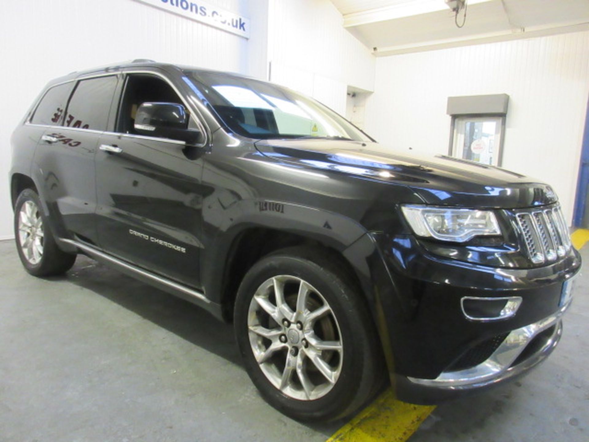 15 15 Jeep Grand Cherokee Summit CRD - Image 2 of 33