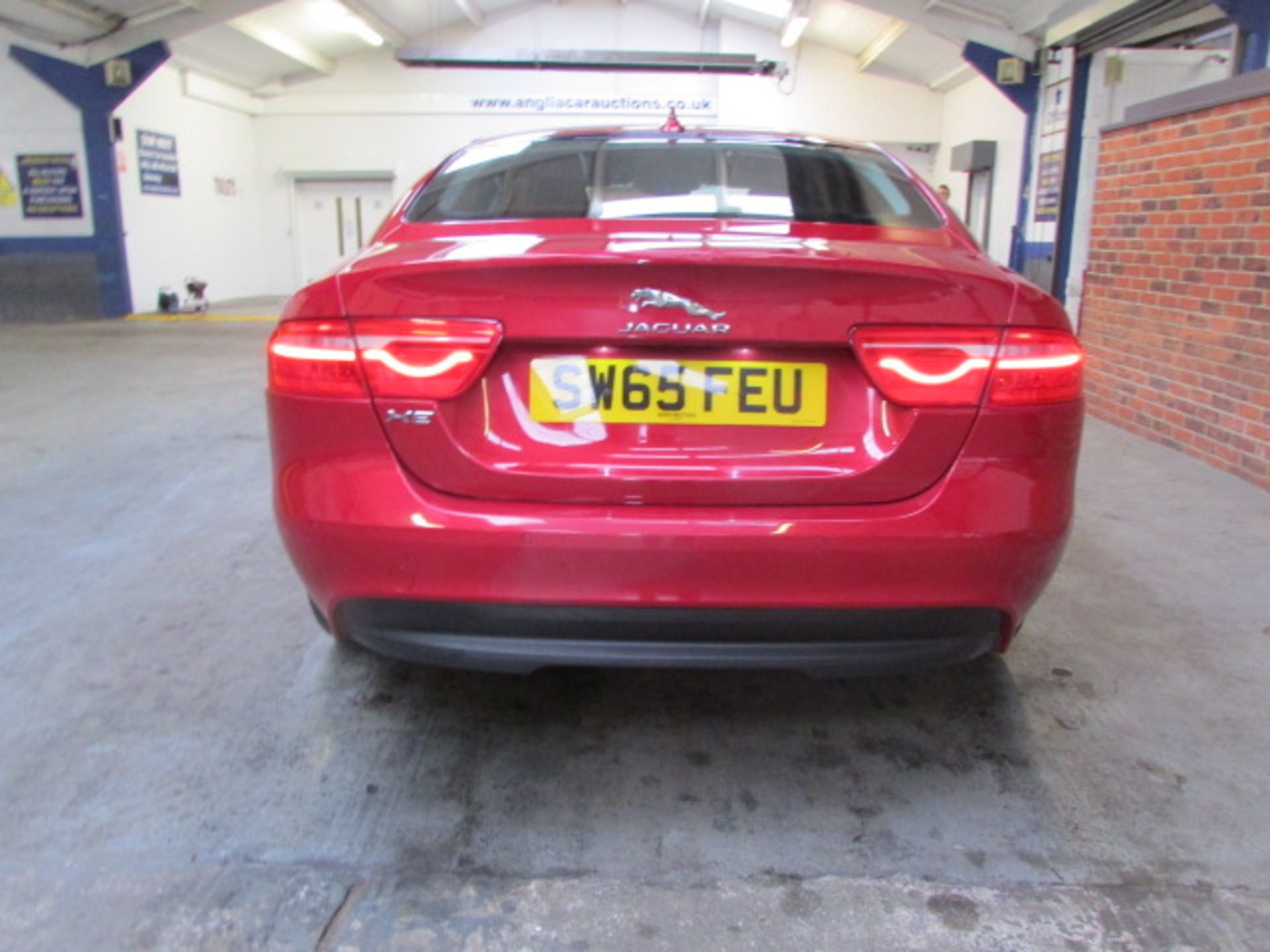 65 16 Jaguar XE Prestige D Auto - Image 3 of 9