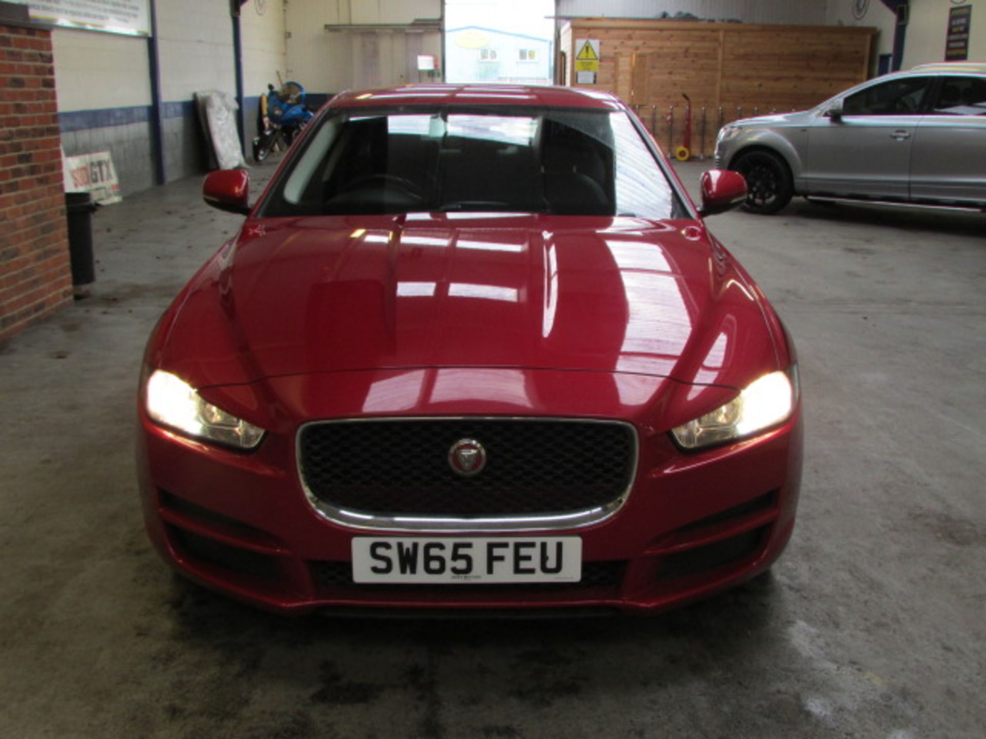 65 16 Jaguar XE Prestige D Auto - Image 2 of 9