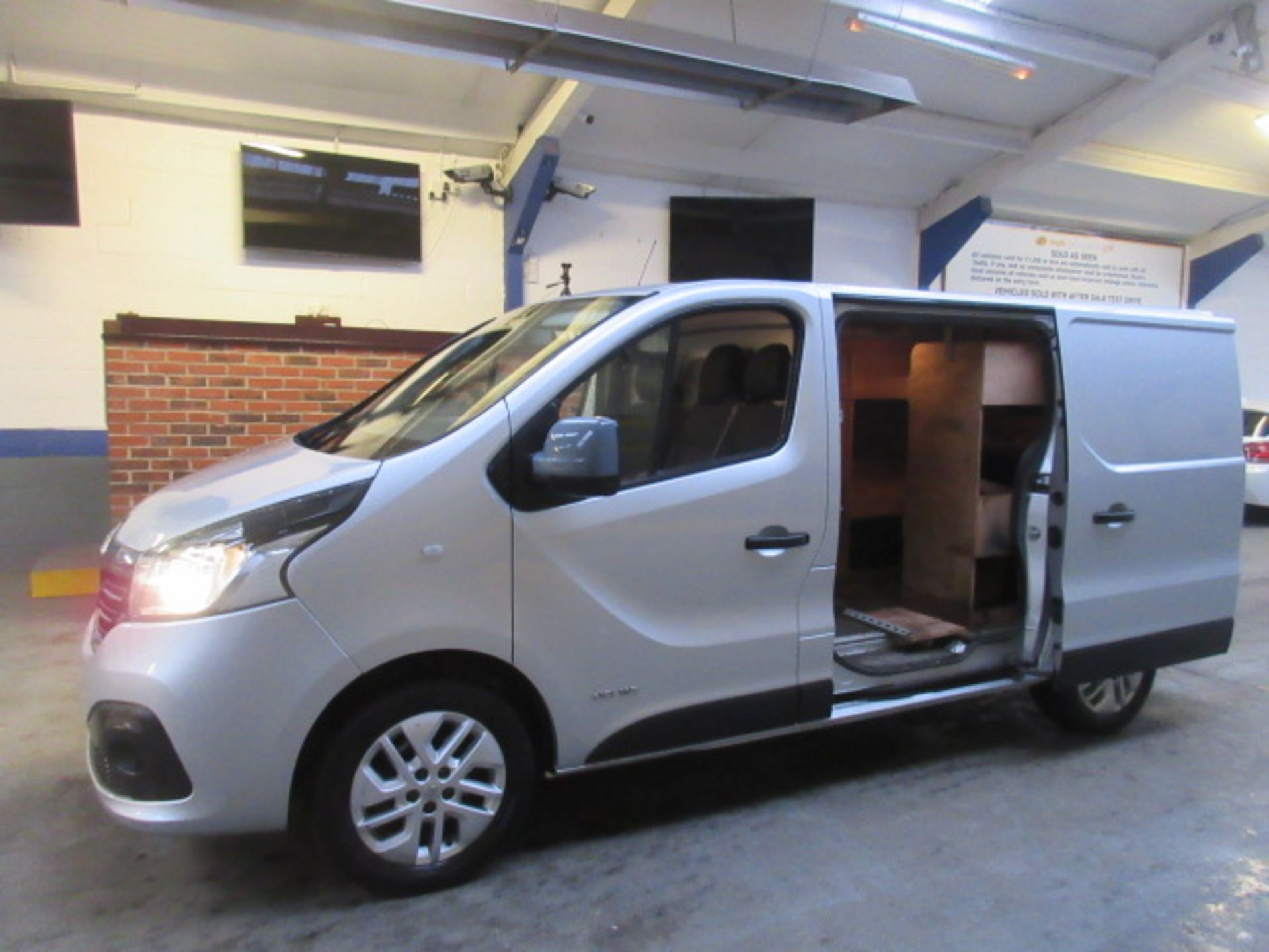 16 16 Renault Trafic SL27 Sport DCI - Image 2 of 31