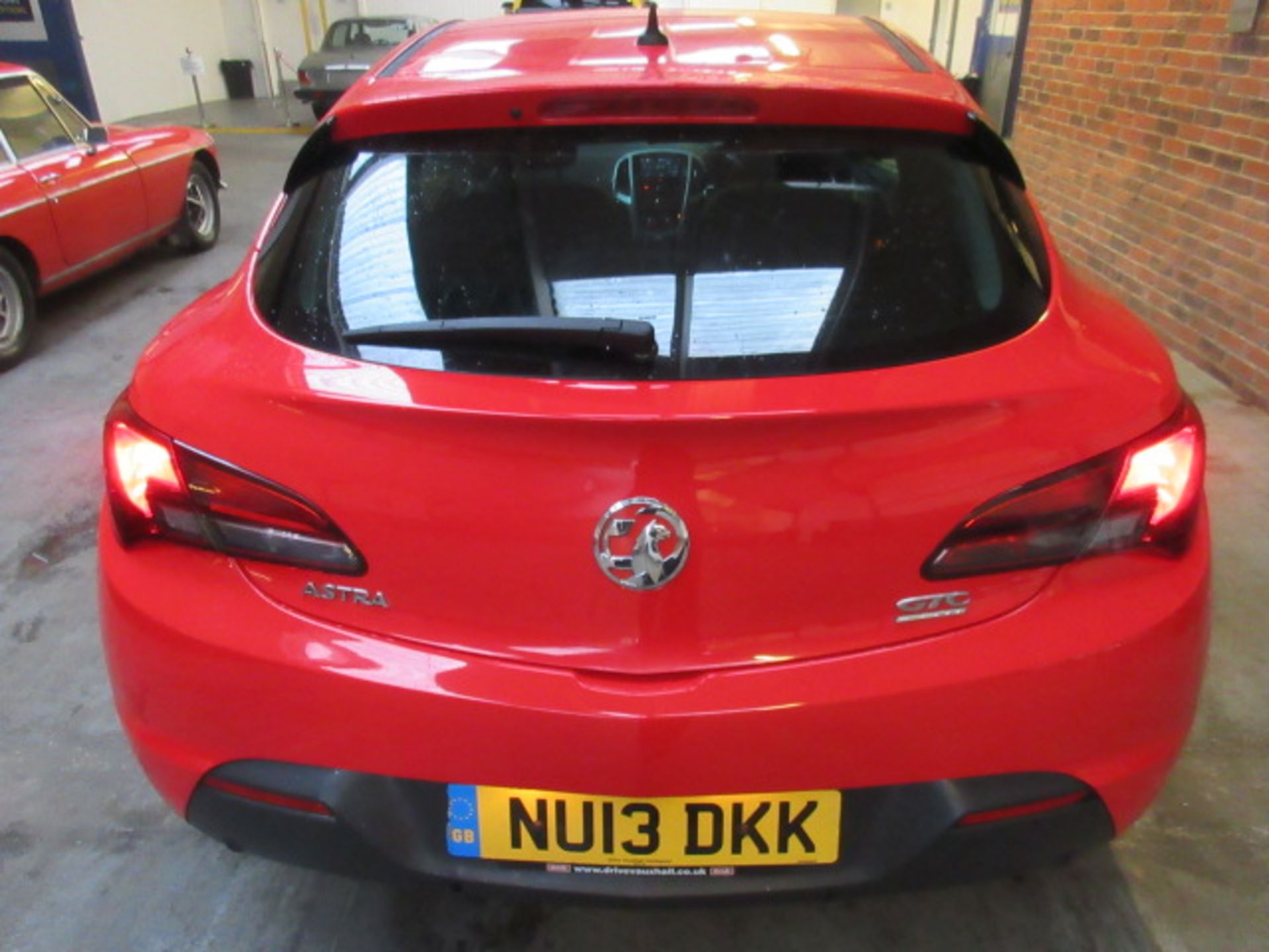 13 13 Vauxhall Astra GTC SRI CDTI - Image 4 of 13