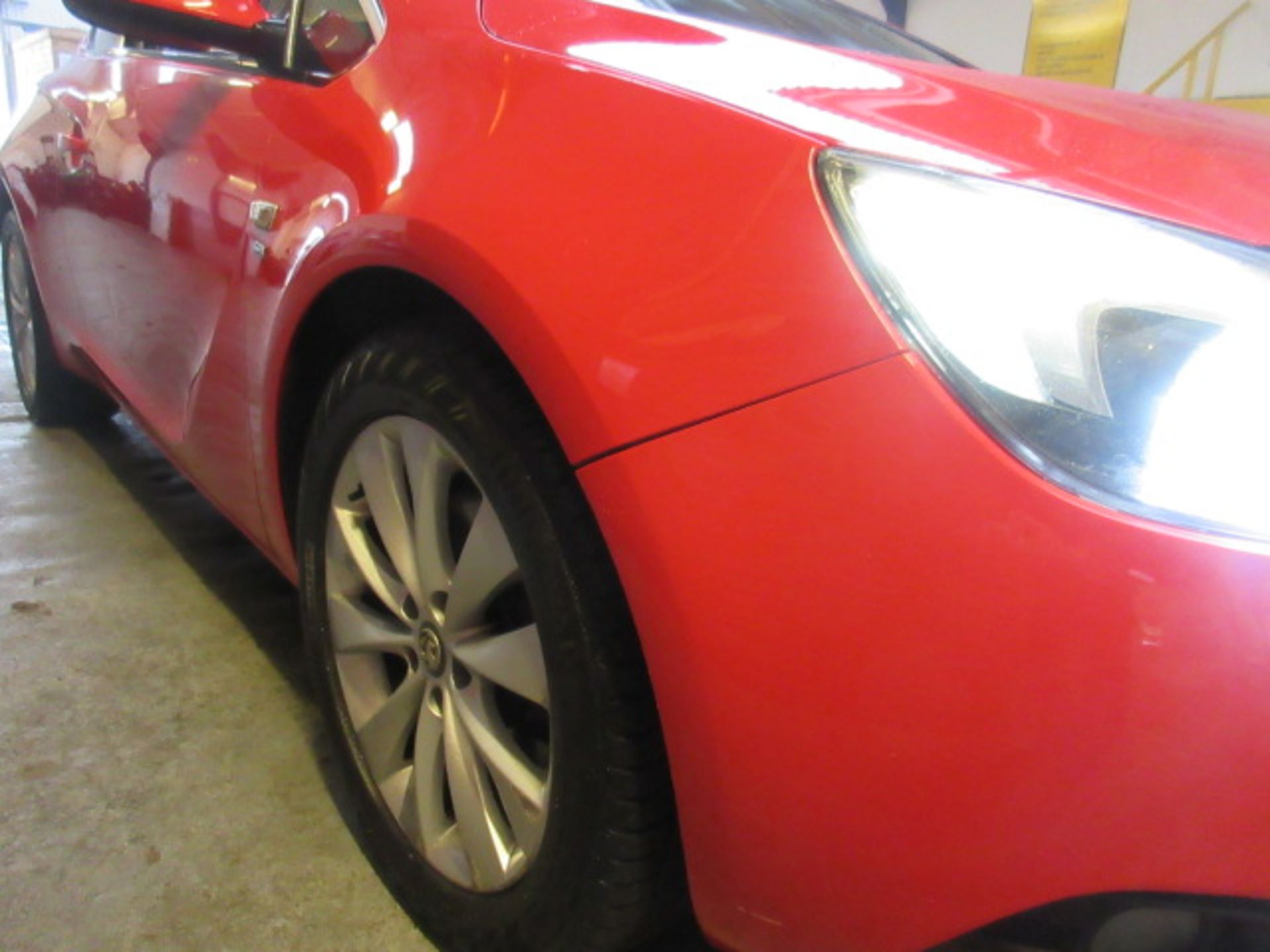 13 13 Vauxhall Astra GTC SRI CDTI - Image 2 of 13