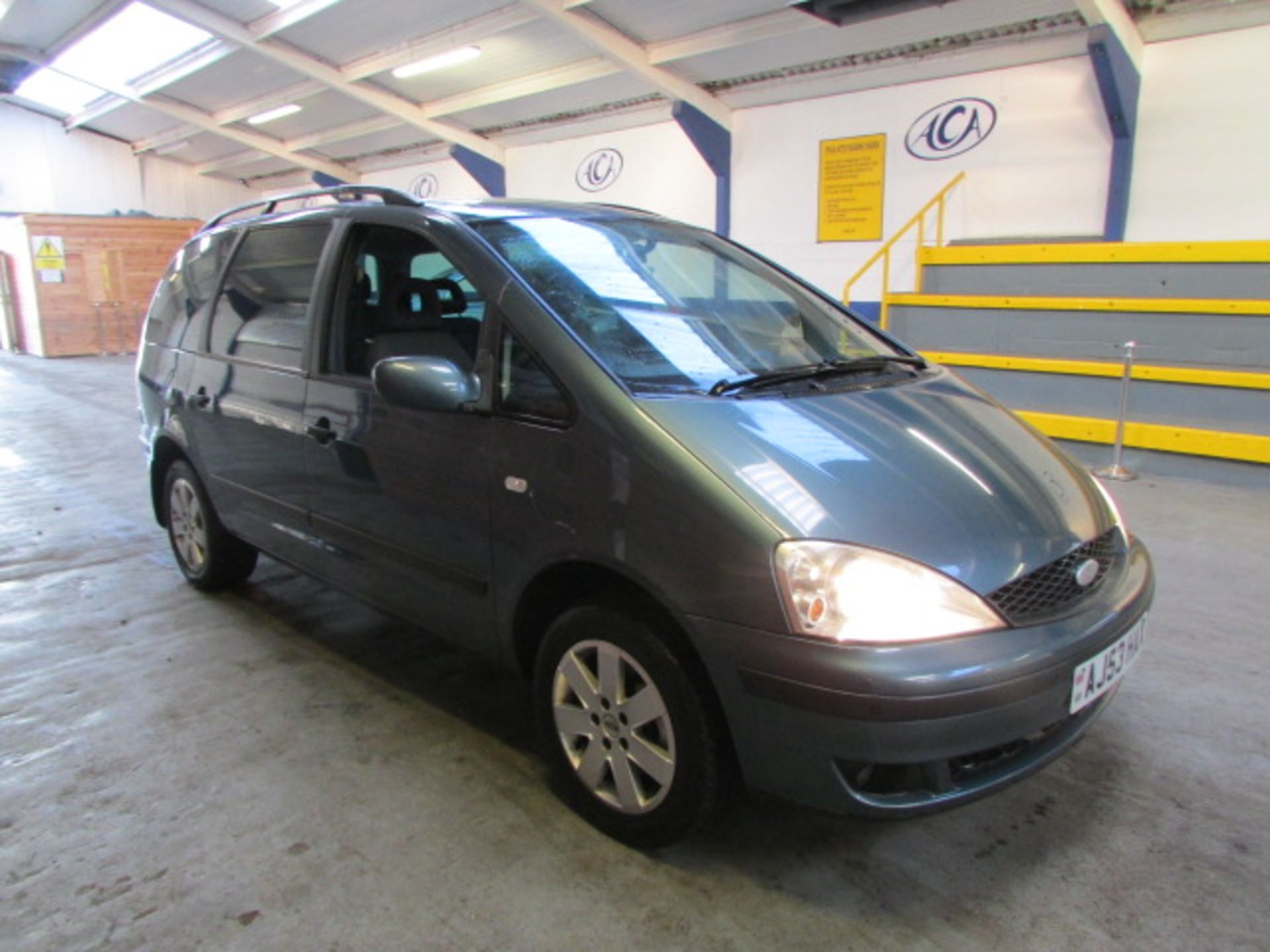 53 03 Ford Galaxy Zetec TDI Auto - Image 5 of 10