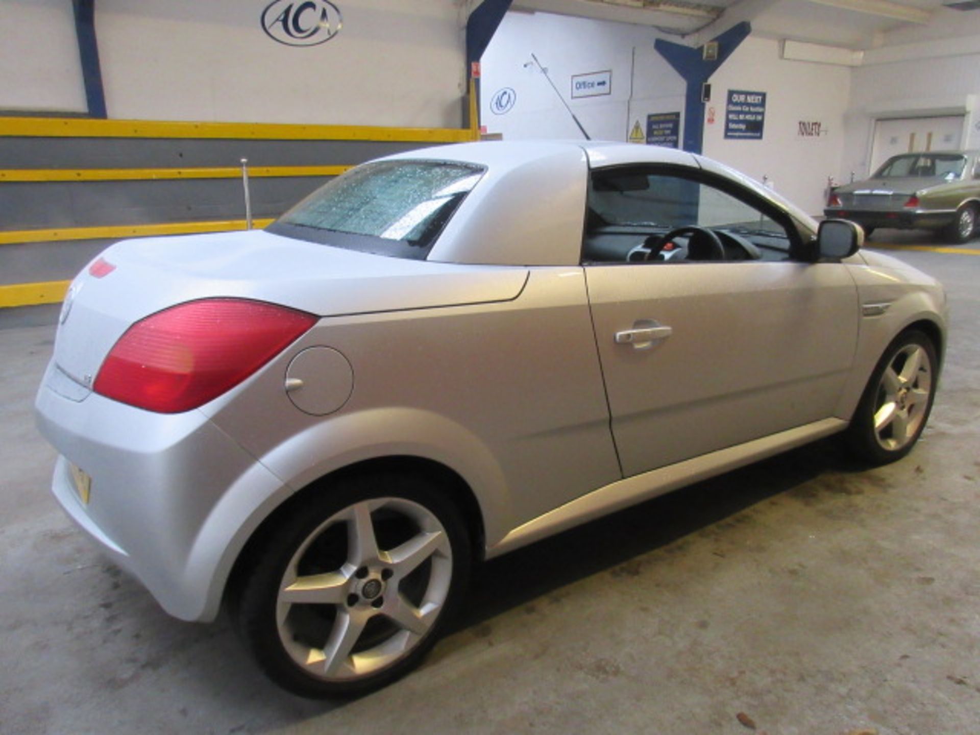 07 07 Vauxhall Tigra Exclusiv - Image 2 of 15