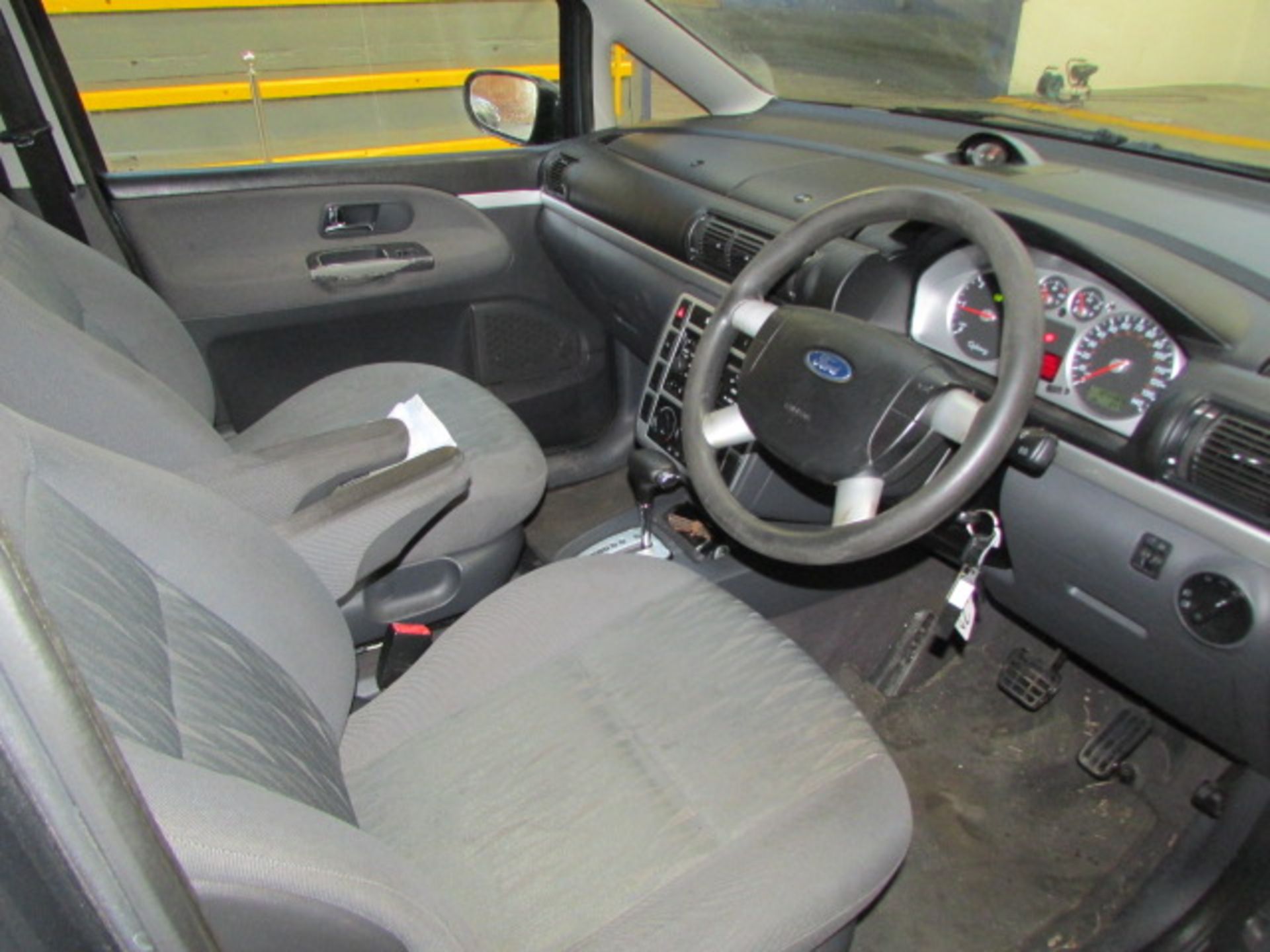 53 03 Ford Galaxy Zetec TDI Auto - Image 9 of 10