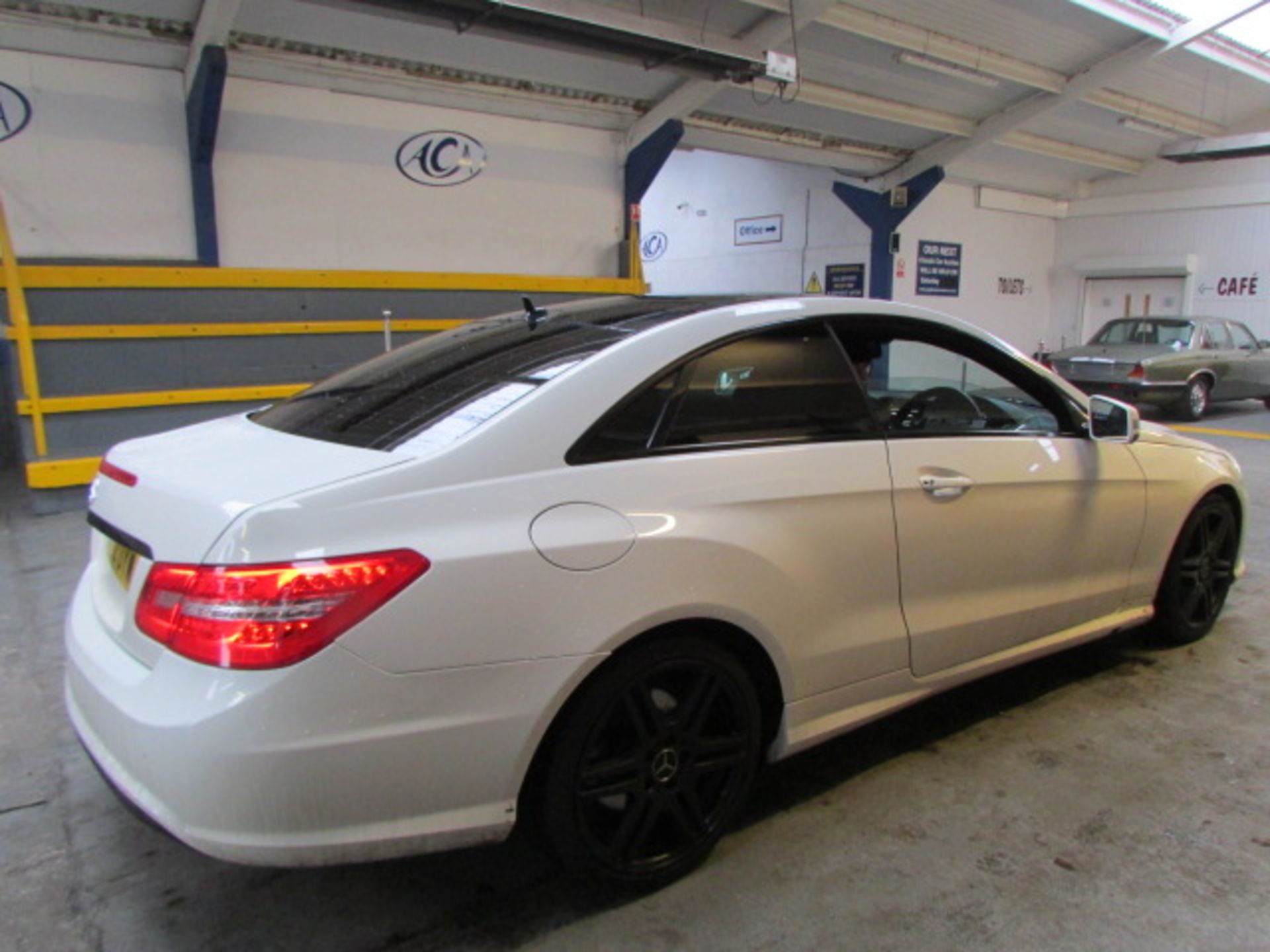 12 12 Mercedes E250 Sport CDI - Image 2 of 23