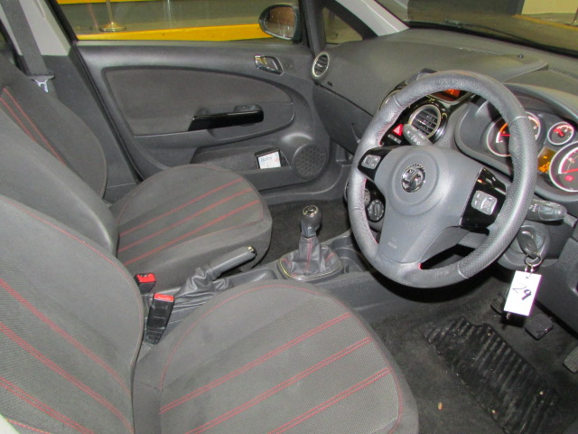 13 13 Vauxhall Corsa SXI AC - Image 9 of 15