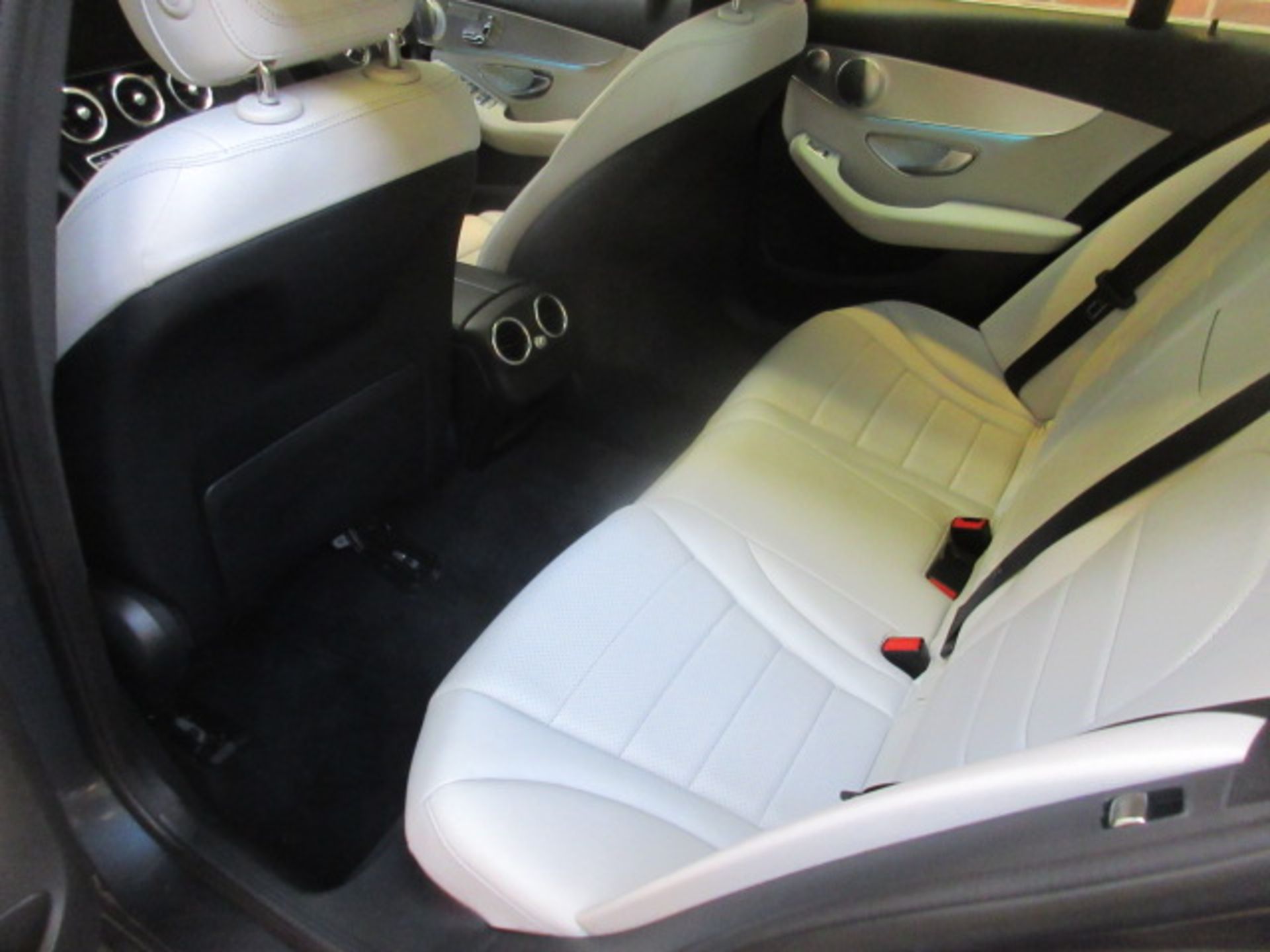 16 16 Mercedes C350 Sport Premium+E - Image 24 of 30